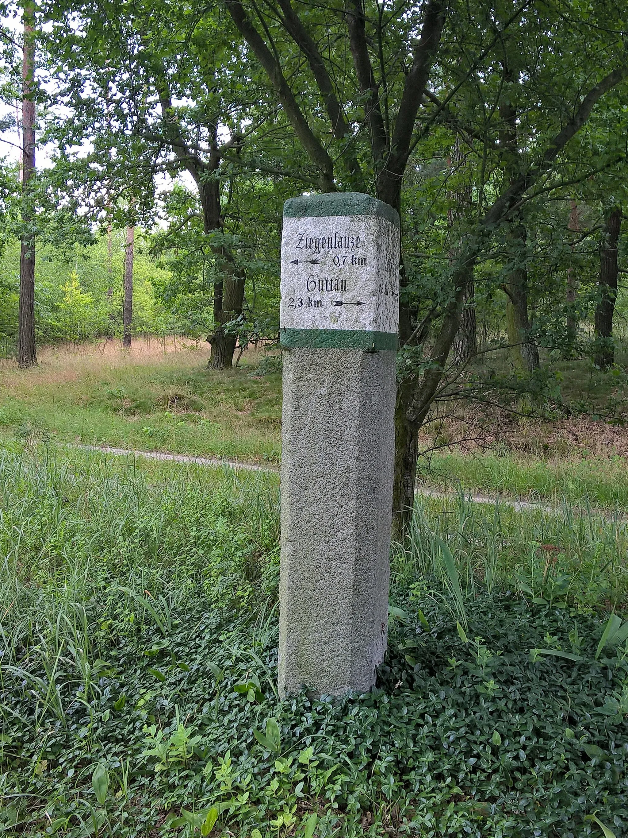 Photo showing: Wegweiserstein in Lömischau