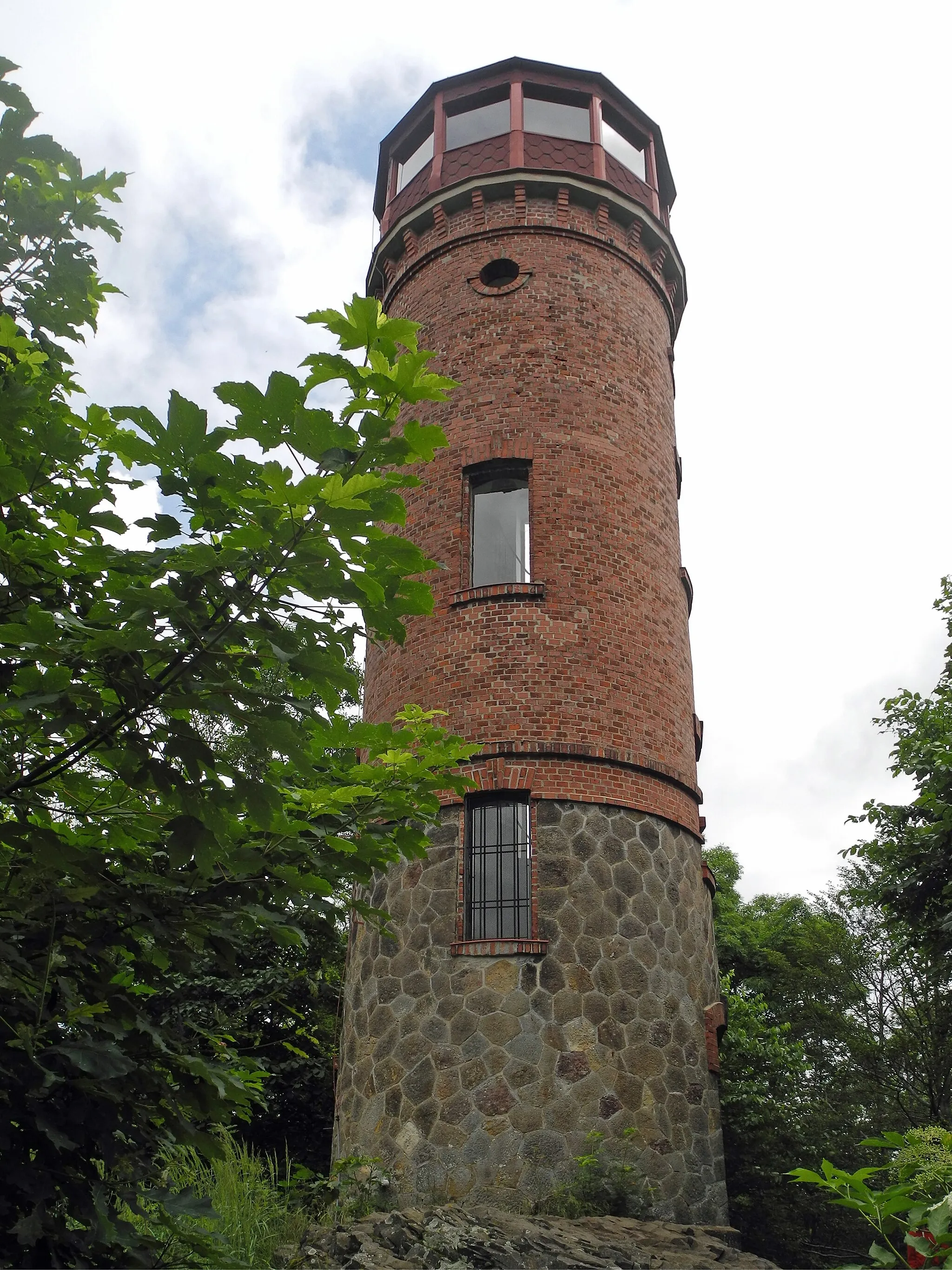 Photo showing: Aussichtsturm (1896) auf dem Rauchberg (Dymník) bei Rumburg (Rumburk)