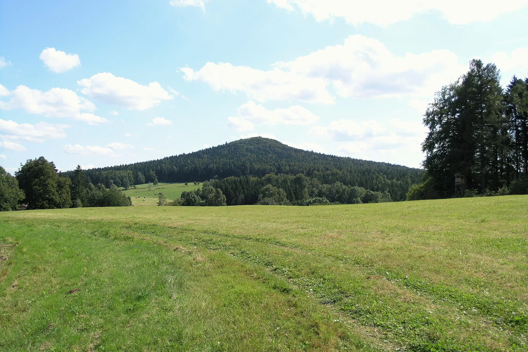 Photo showing: Vlčí hora od severuaž severozápadu
