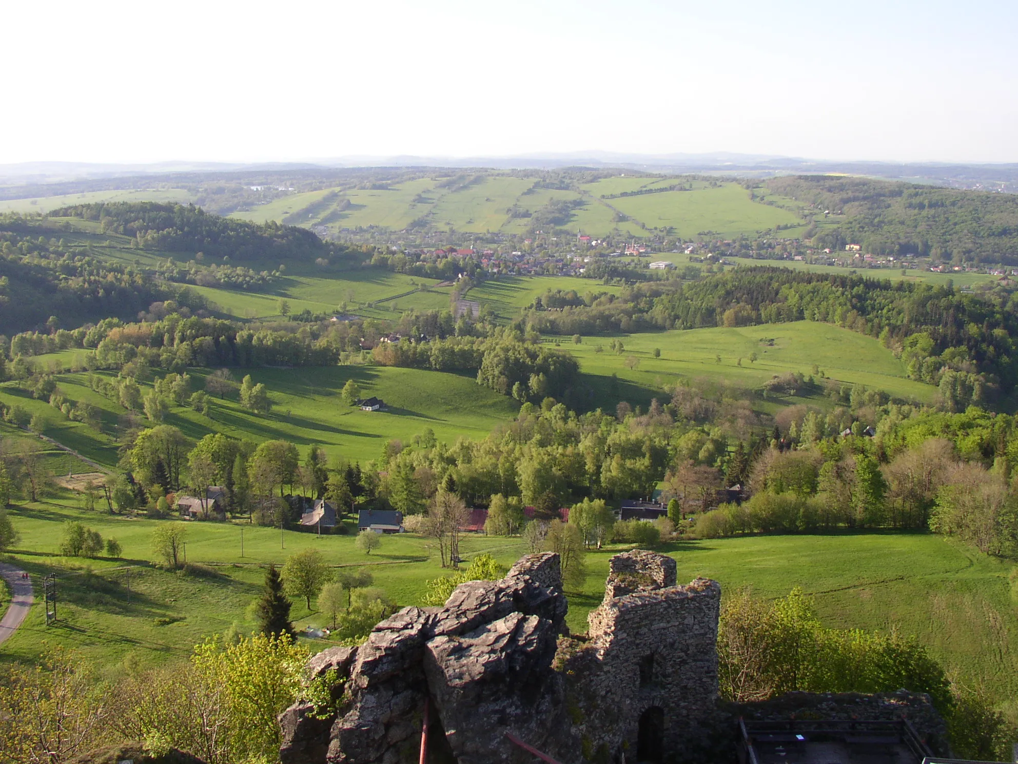 Photo showing: Pohled z hradu Tolštejn na Jiřetín pod Jedlovou