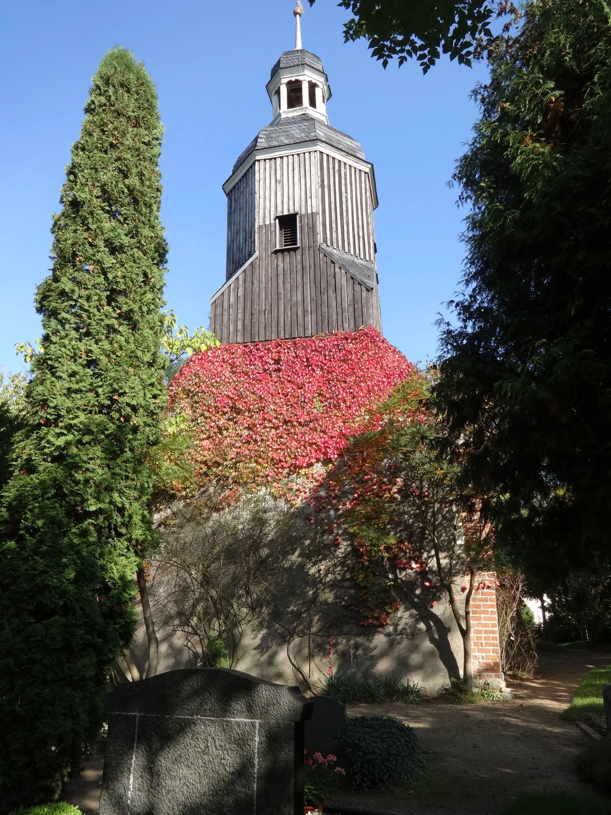 Photo showing: Dorfkiche Saxdorf, Blick von Westen