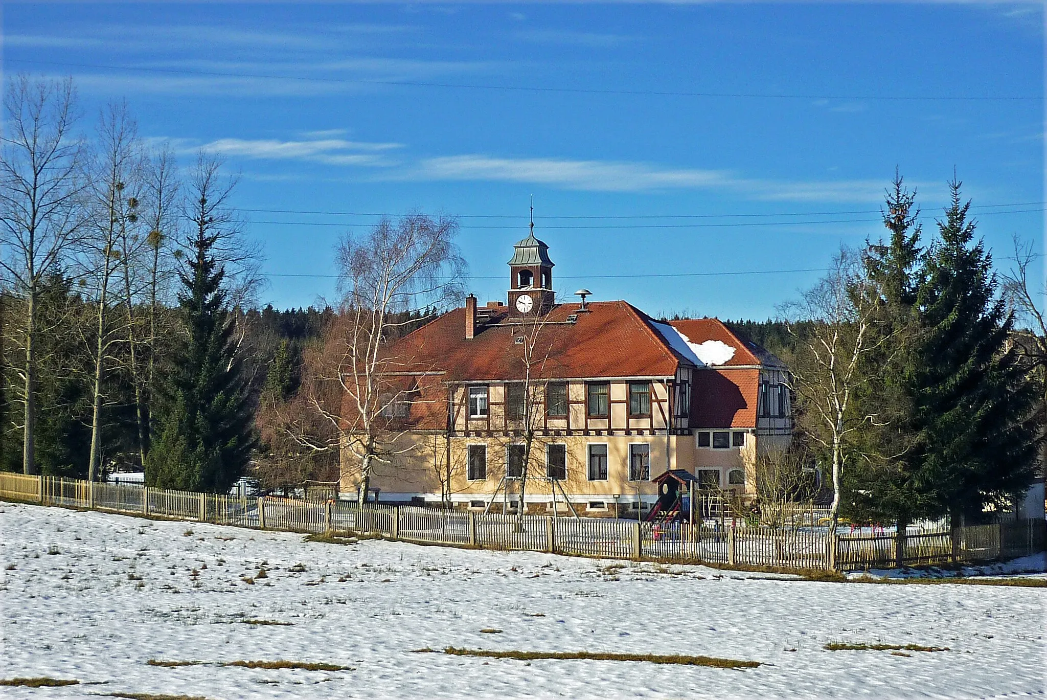 Photo showing: Schule in Falkenhain bei Altenberg im Erzgebirge