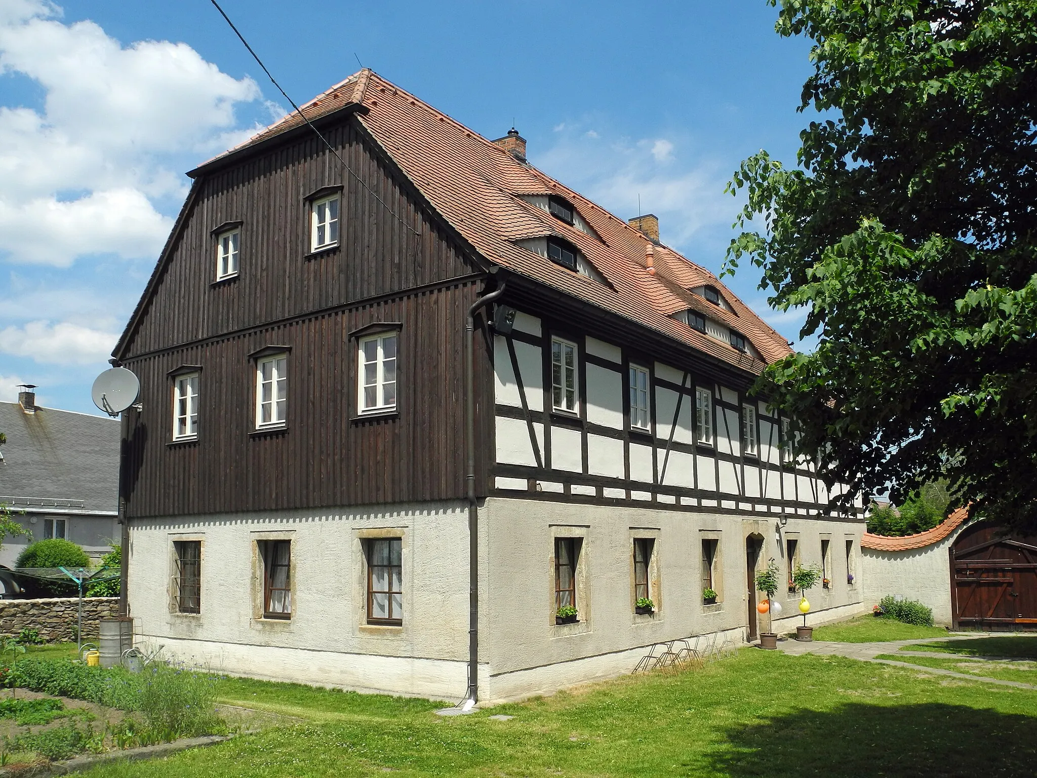 Photo showing: Pfarrhaus in Lomnitz, Kirchweg 8