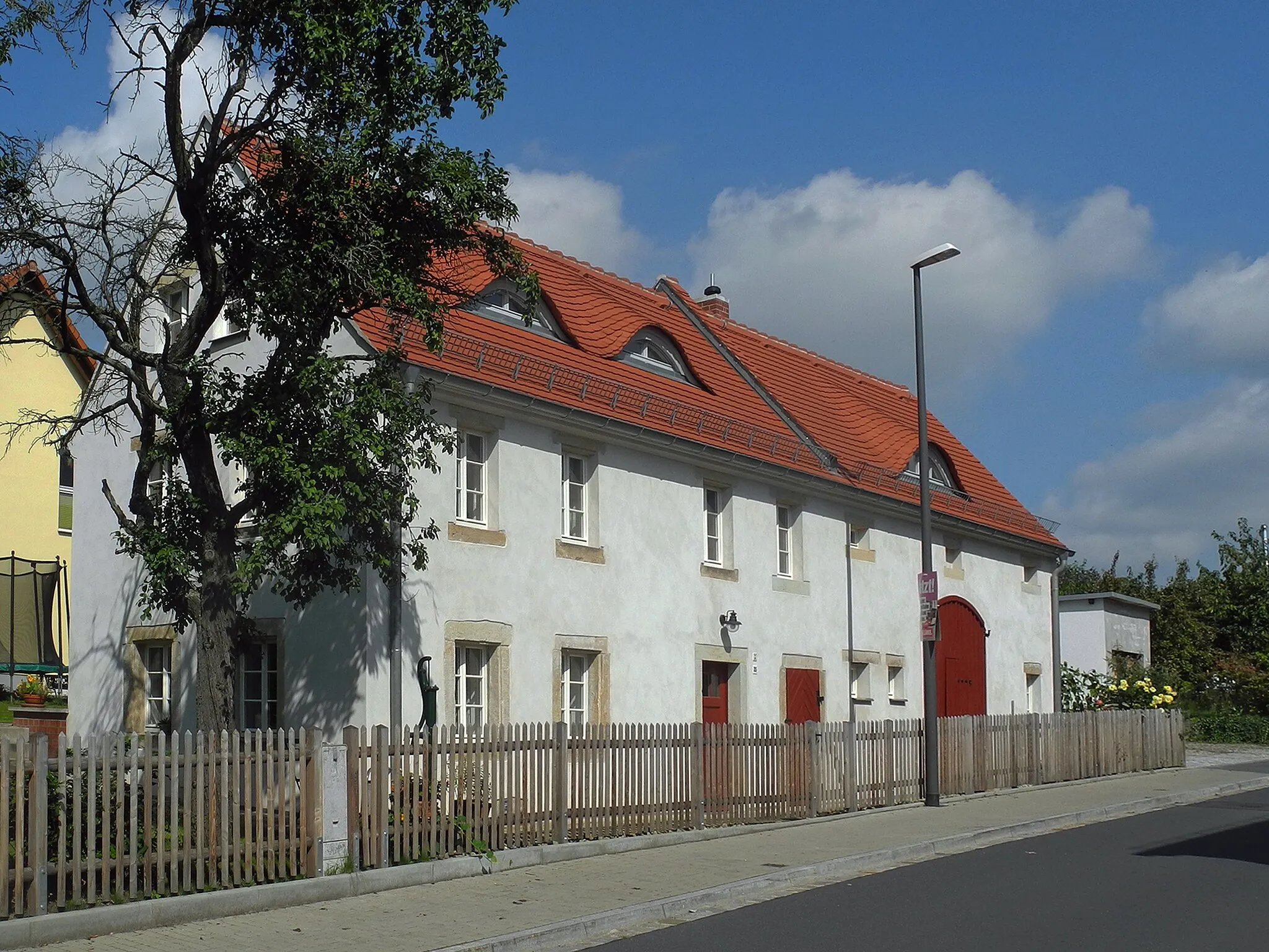 Photo showing: Wohnhaus in Dresden-Pappritz, Straße des Friedens 35