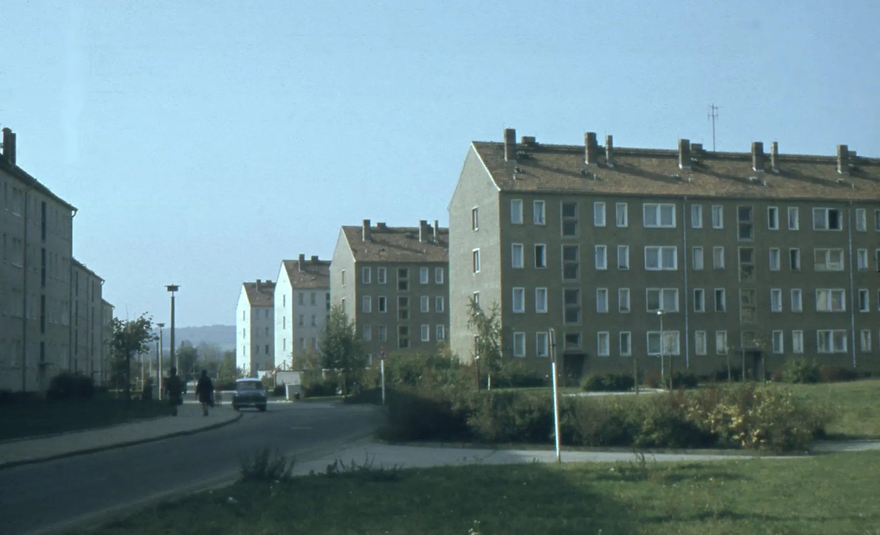 Photo showing: Plattenbauten Fritz-Heckert-Straße in Görlitz-Weinhübel um 1970