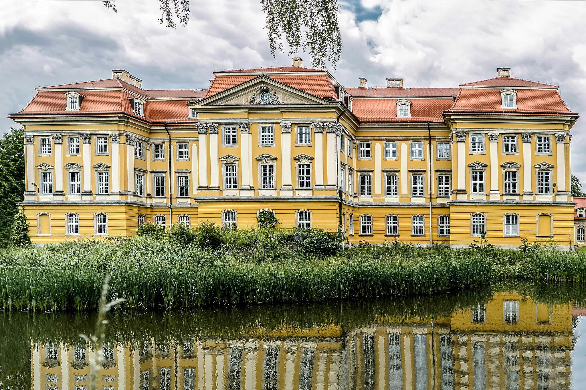 Photo showing: Palac Radomierzyce (Stift Joachimstein Radmeritz, Rückseite)