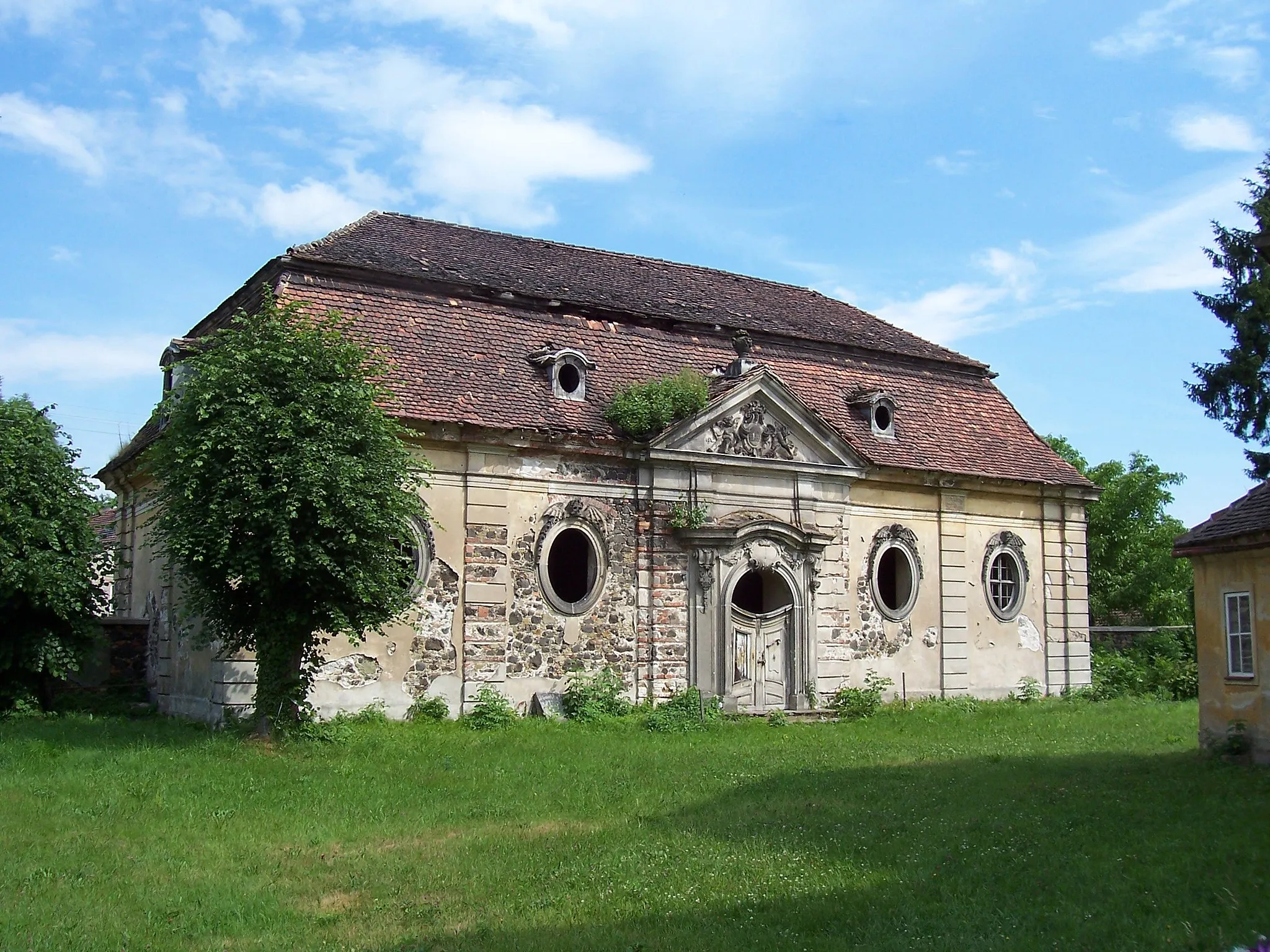 Photo showing: Mausoleum of the former Stift Joachimstein on the churchyard of Radomierzyce (former Radmeritz) in Lower Silesia, Poland