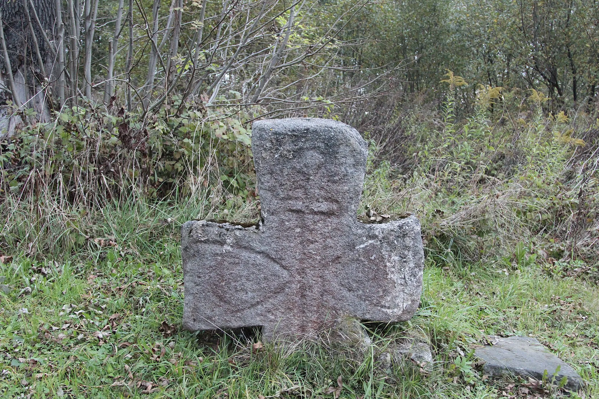Photo showing: Stone cross in Nawojów Łużycki