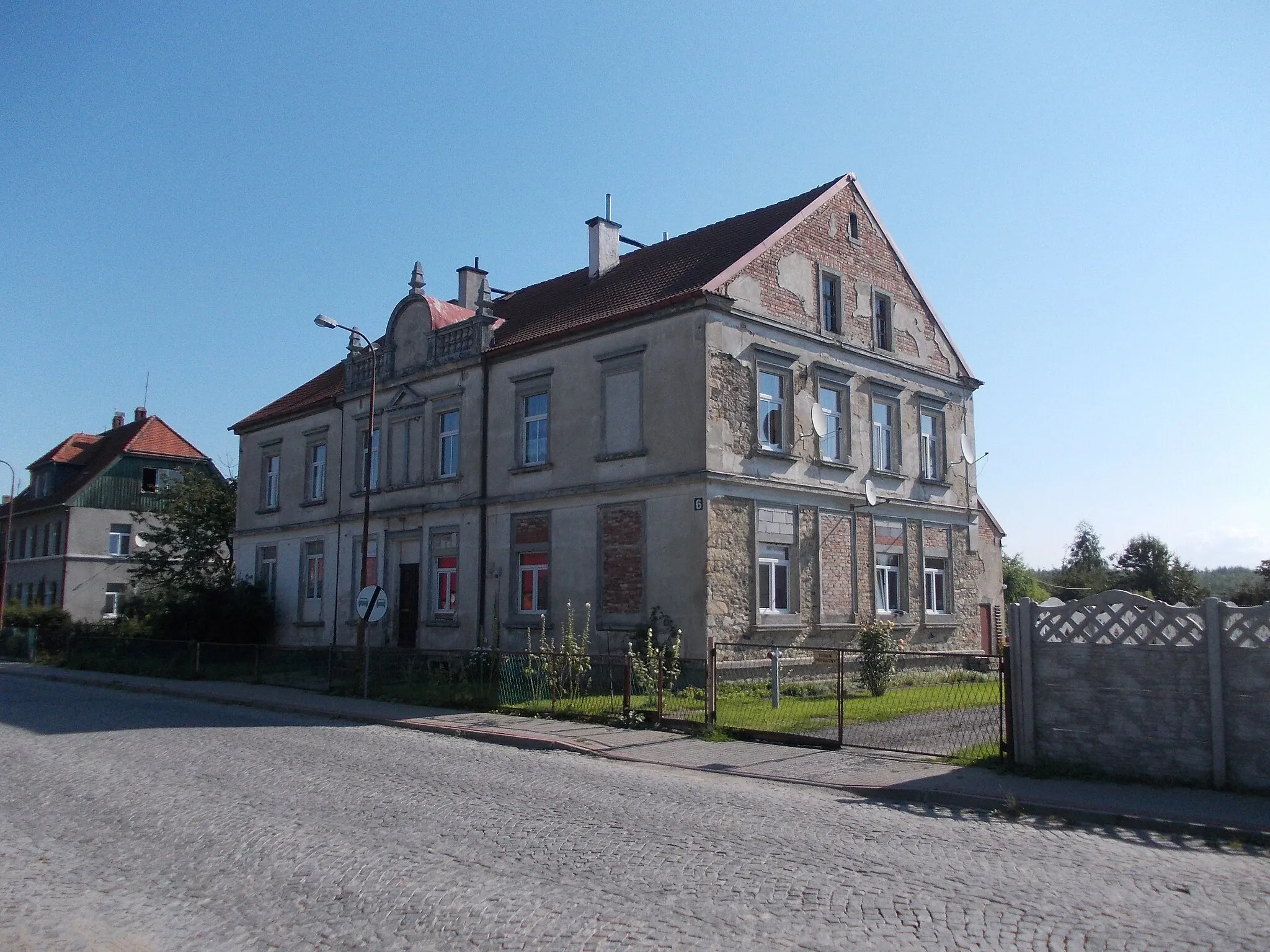 Photo showing: House No. 6 at Serczewskiego street in Sieniawka (municipality of Bogatynia)