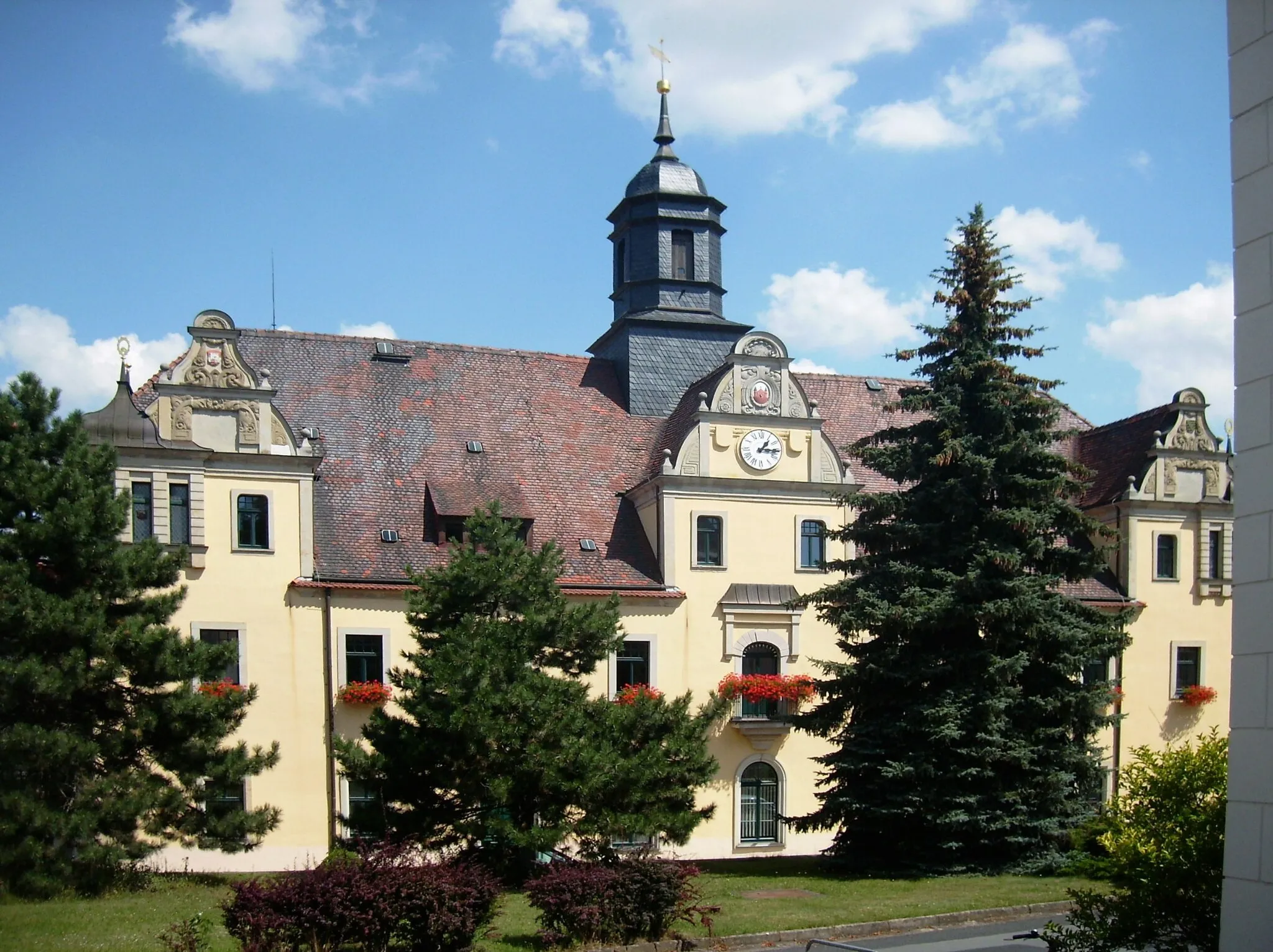 Photo showing: Town hall in Lommatzsch (Meissen district, Saxony)