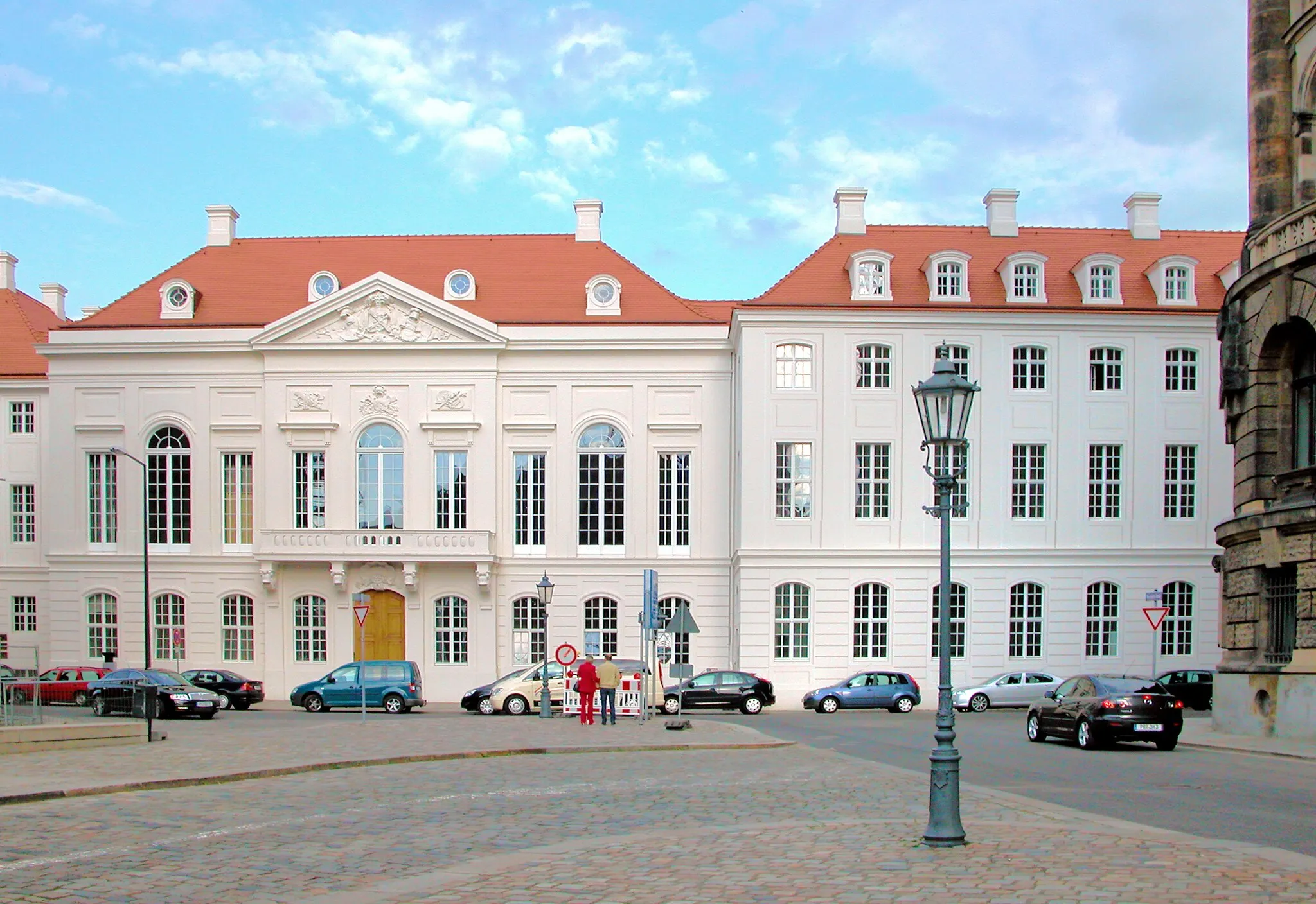 Photo showing: 20.06.2009  Dresden-Altstadt, Tzschirnerplatz: Kurländer Palais der Grafen Wackerbarth (urspr. 1728/29 von Johann Chr. Knöffel). Im erhaltenen Keller war hier 1981-1997 der Jazzclub 
"Tonne". Wiederaufbau bis 2008.                                                                                                                                                                   [DSCN37998.TIF]20090620040DR.JPG(c)Blobelt