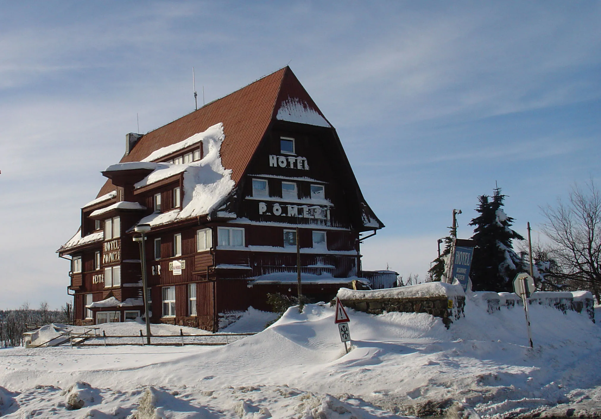 Photo showing: Cinovec Hotel Pomezi im Winter