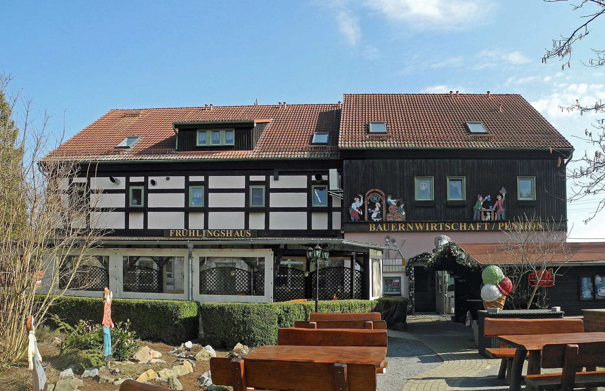 Photo showing: Kunsthandwerkerhaus in Langenwolmsdorf, Hauptstr. 120-120c