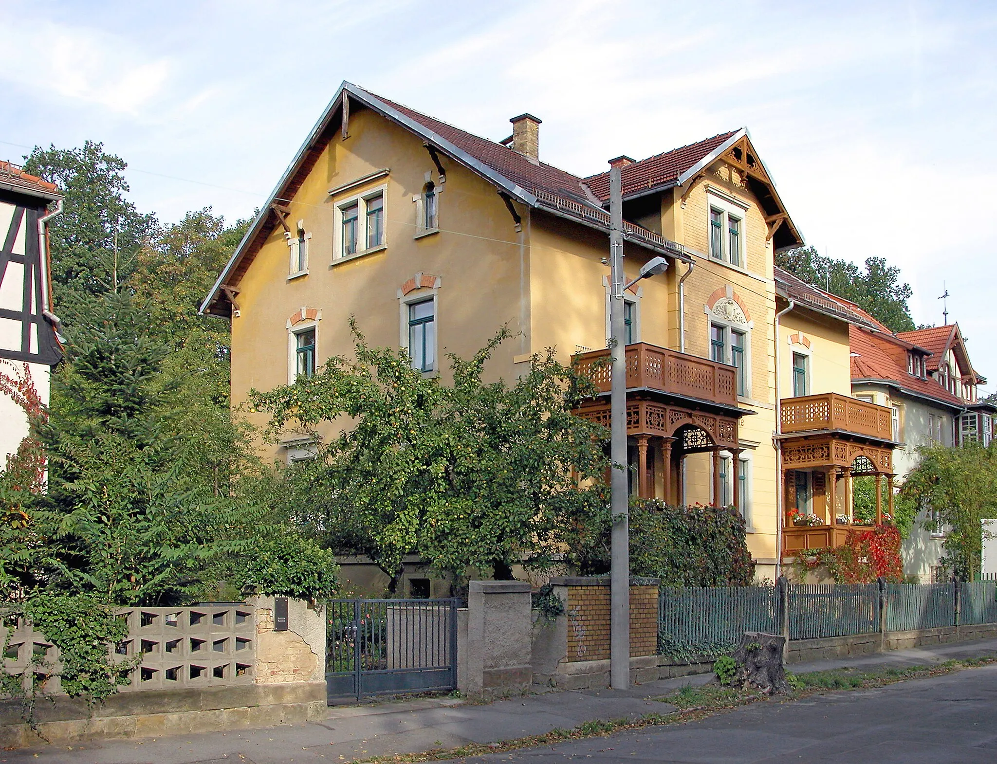 Photo showing: 11.10.2006  01109  Dresden-Klotzsche: Villa Charlotte, Goethestraße 5 (GMP: 51.117430,13.781596).                              [DSCN11959.TIF]20061011040DR.JPG(c)Blobelt