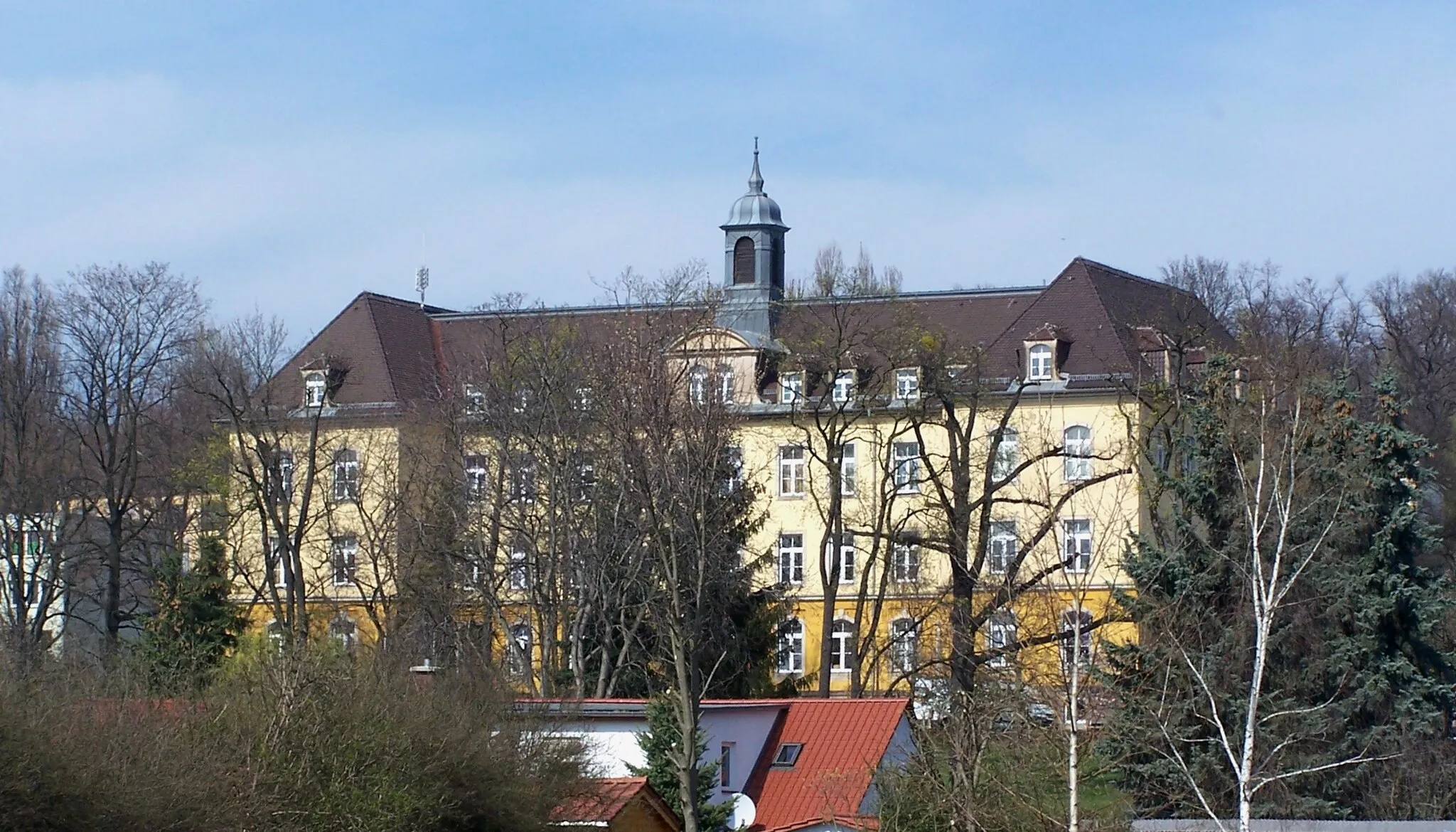 Photo showing: Marienhof in Dresden-Trachenberge, Maxim-Gorki-Straße 4, heute Förderzentrum für Hörgeschädigte "Johann Friedrich Jencke"