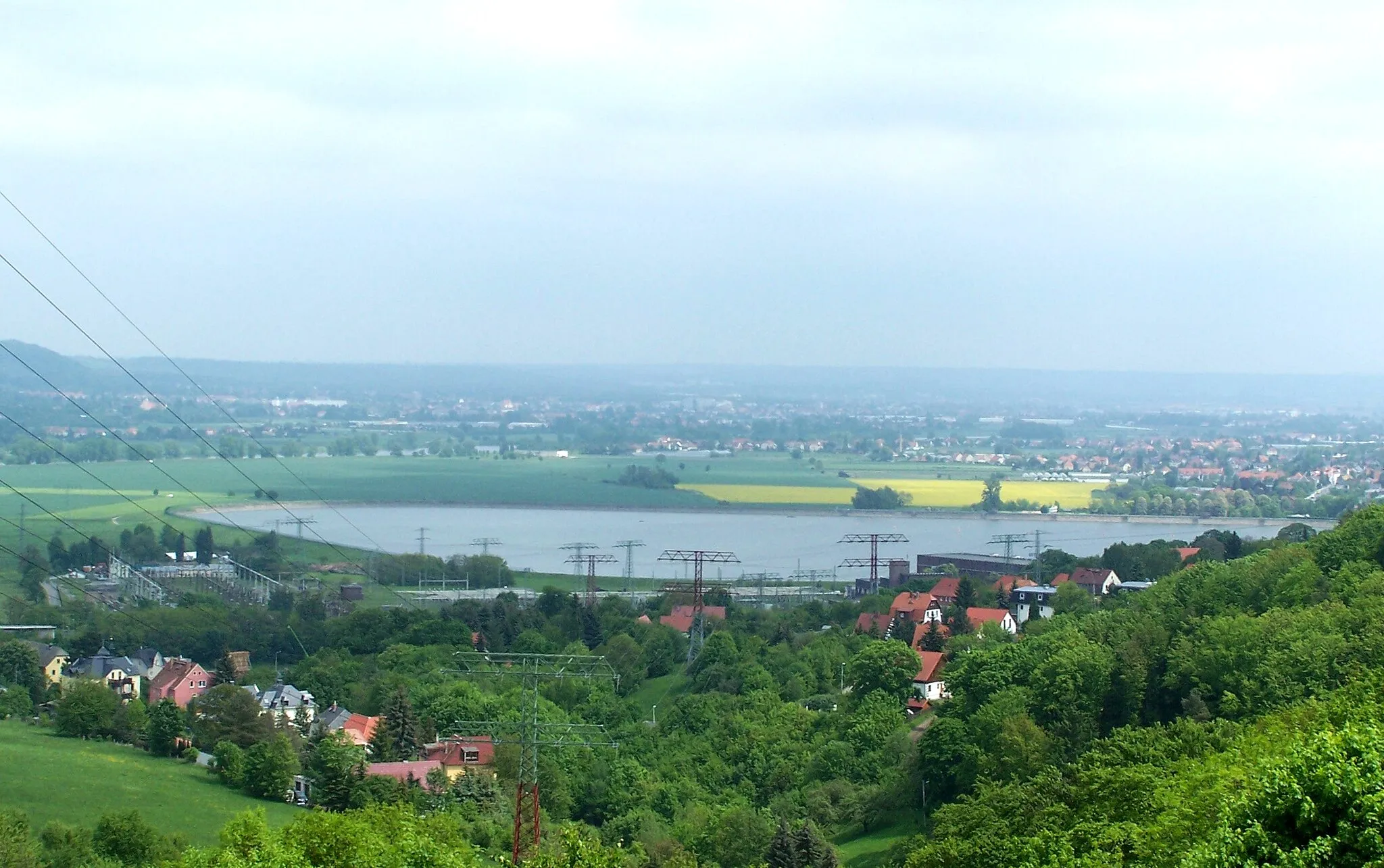 Photo showing: Blick auf Niederwartha und Stausee von der Straße nach Weistropp aus