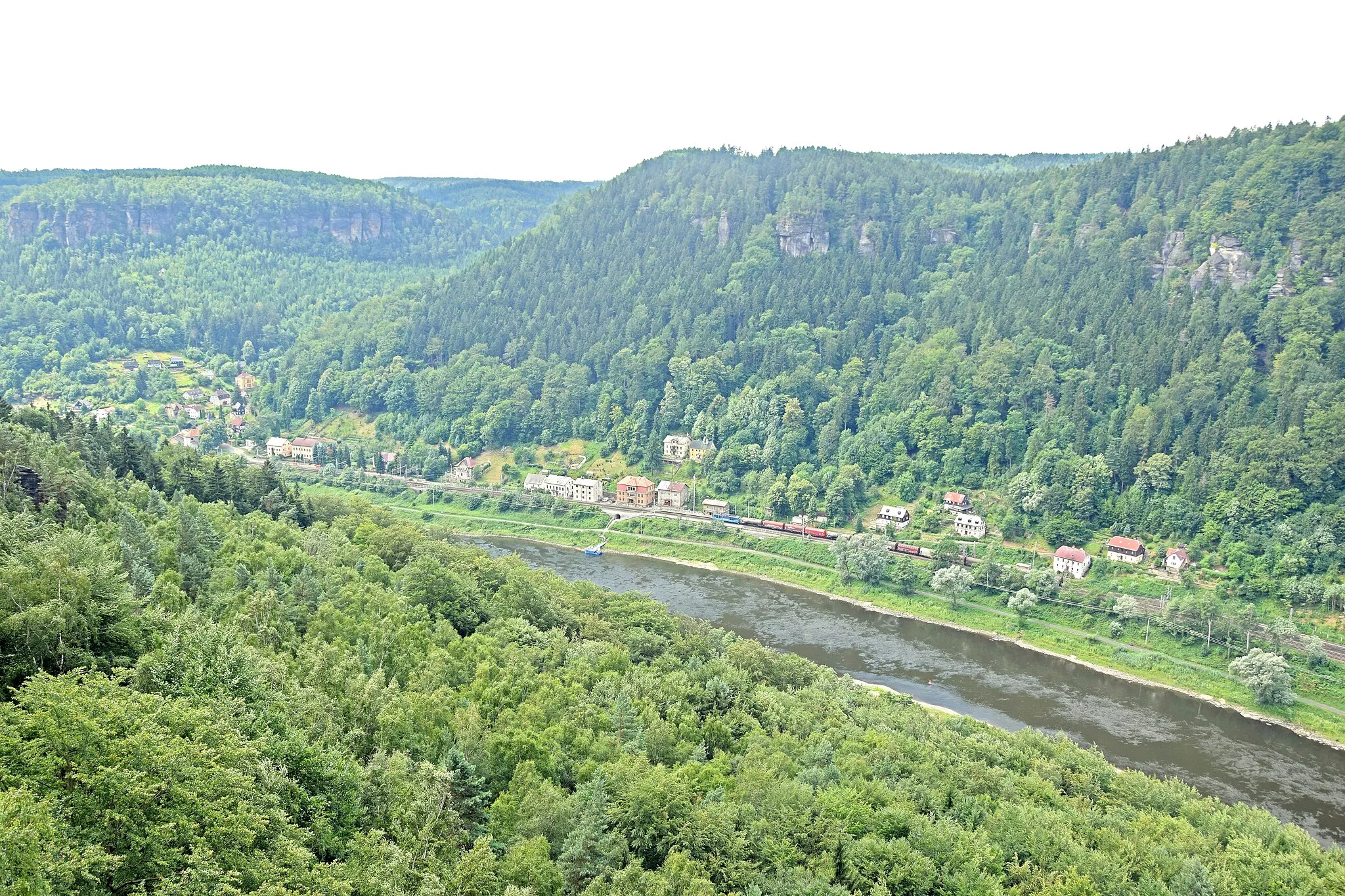 Photo showing: View of the Elbe from the rock Belvedér in Labská Stráň, the Czech Republic.