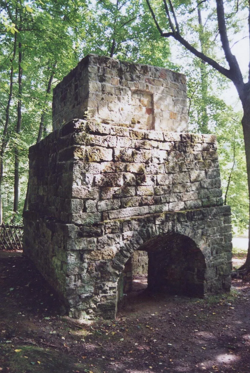 Photo showing: This image shows an old furnace (built about 1700) in Rosenthal-Bielatal in Saxony, Germany.