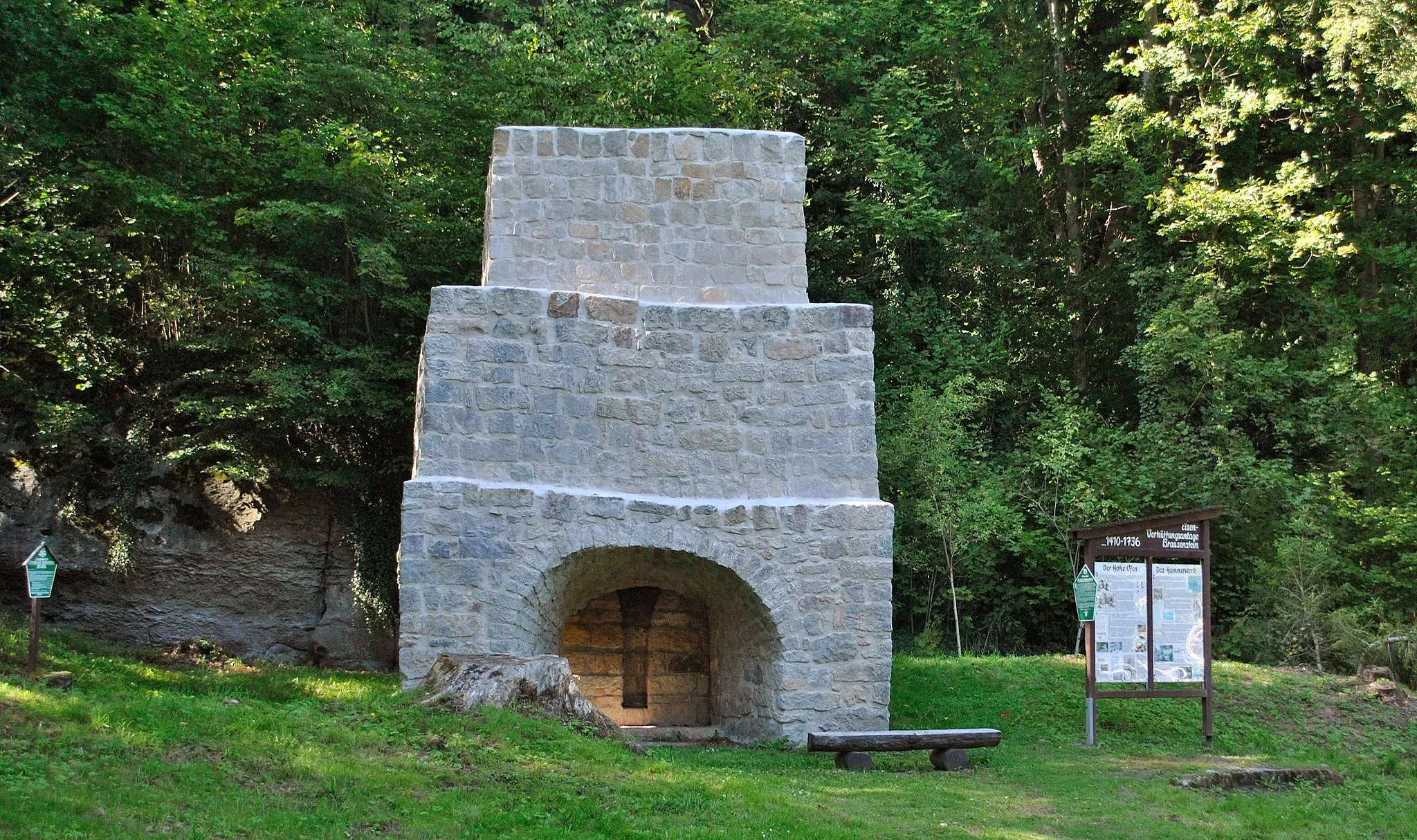 Photo showing: Der historische Hochofen Brausenstein im Bielatal.