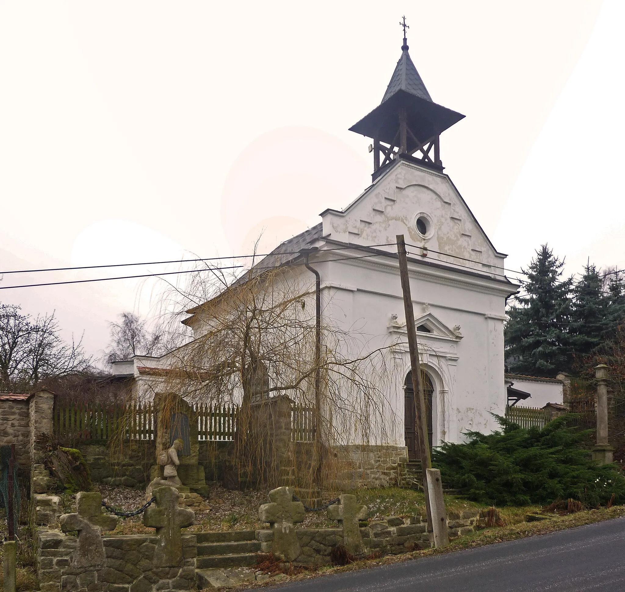 Photo showing: Kapelle und 4 Sühnekreuze in Kninitz (Knínice)