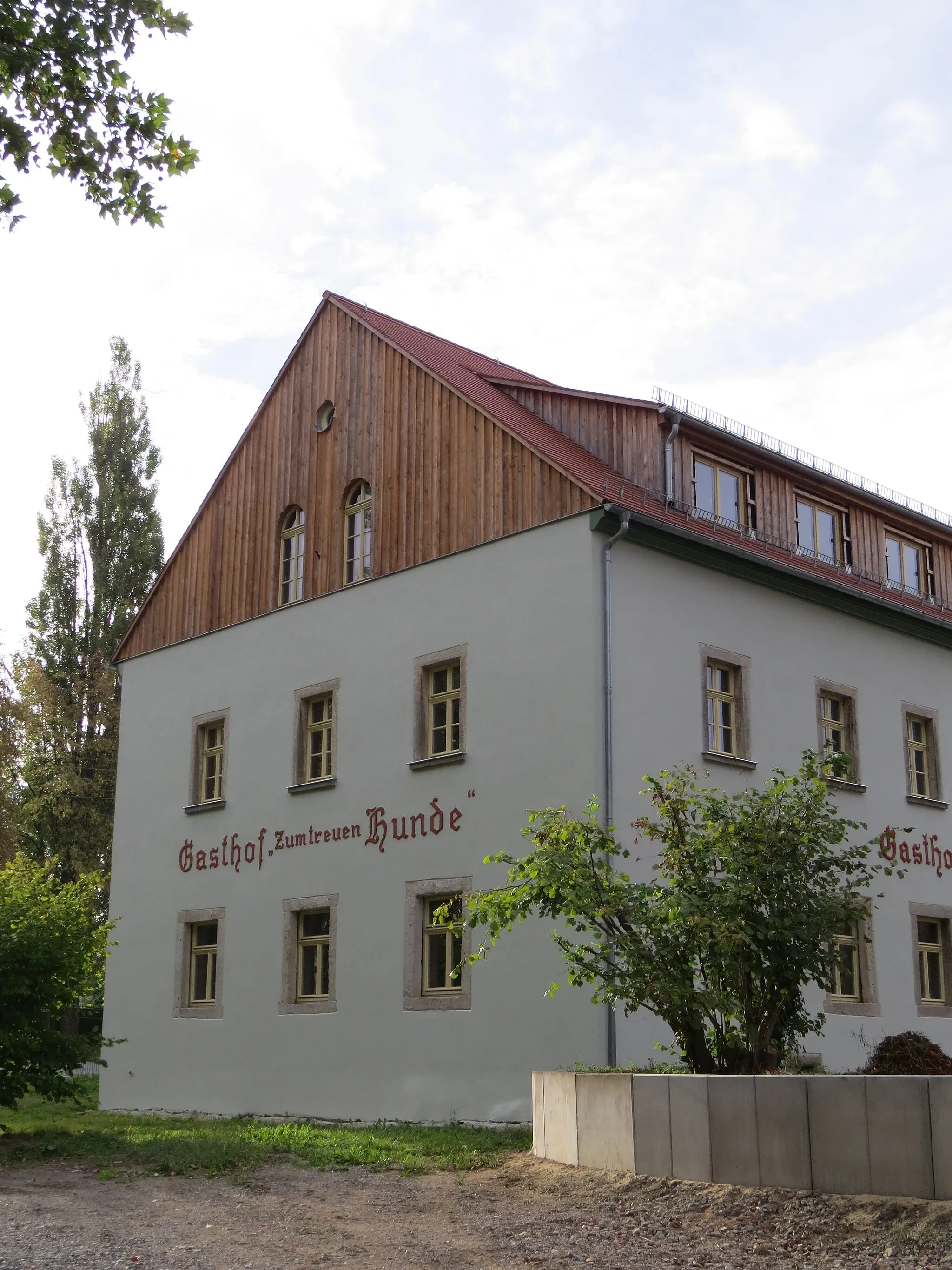 Photo showing: Gasthof "Zum treuen Hunde" in Seifersdorf, September 2018