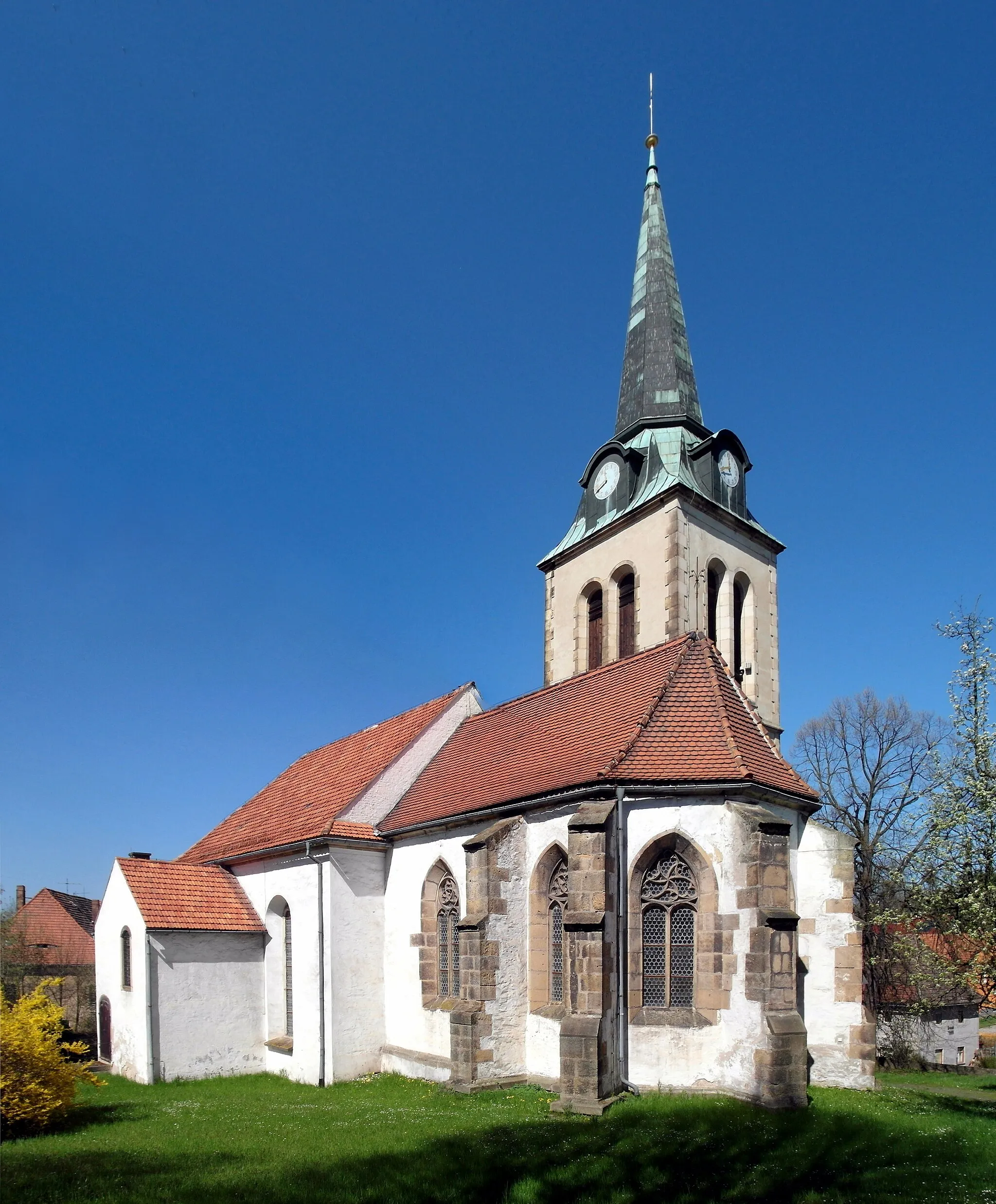 Photo showing: 21.04.2016   01819  Ottendorf (Friedrichswalde-Ottendorf, Bahretal), Ottendorf 57: Dorfkirche Ottendorf (GMP: 50.896814,13.921200). Die evangelische Kirche in Ottendorf ist romanischen Ursprungs und damit die älteste in der Gemeinde. Im 14. Jahrhundert wurde sie gotisch erneuert. Das Kirchlehen wurde erstmals 1447 erwähnt. Die Kirche wurde 1522 bis 1524 renoviert. 1698 wurde das Schiff gewölbt. 1900 fand ein weiterer größerer Umbau und der Anbau des Turmes statt. Sicht von Osten.                                                                                       [SAM4704-4705.JPG]20160421310MDR.JPG(c)Blobelt