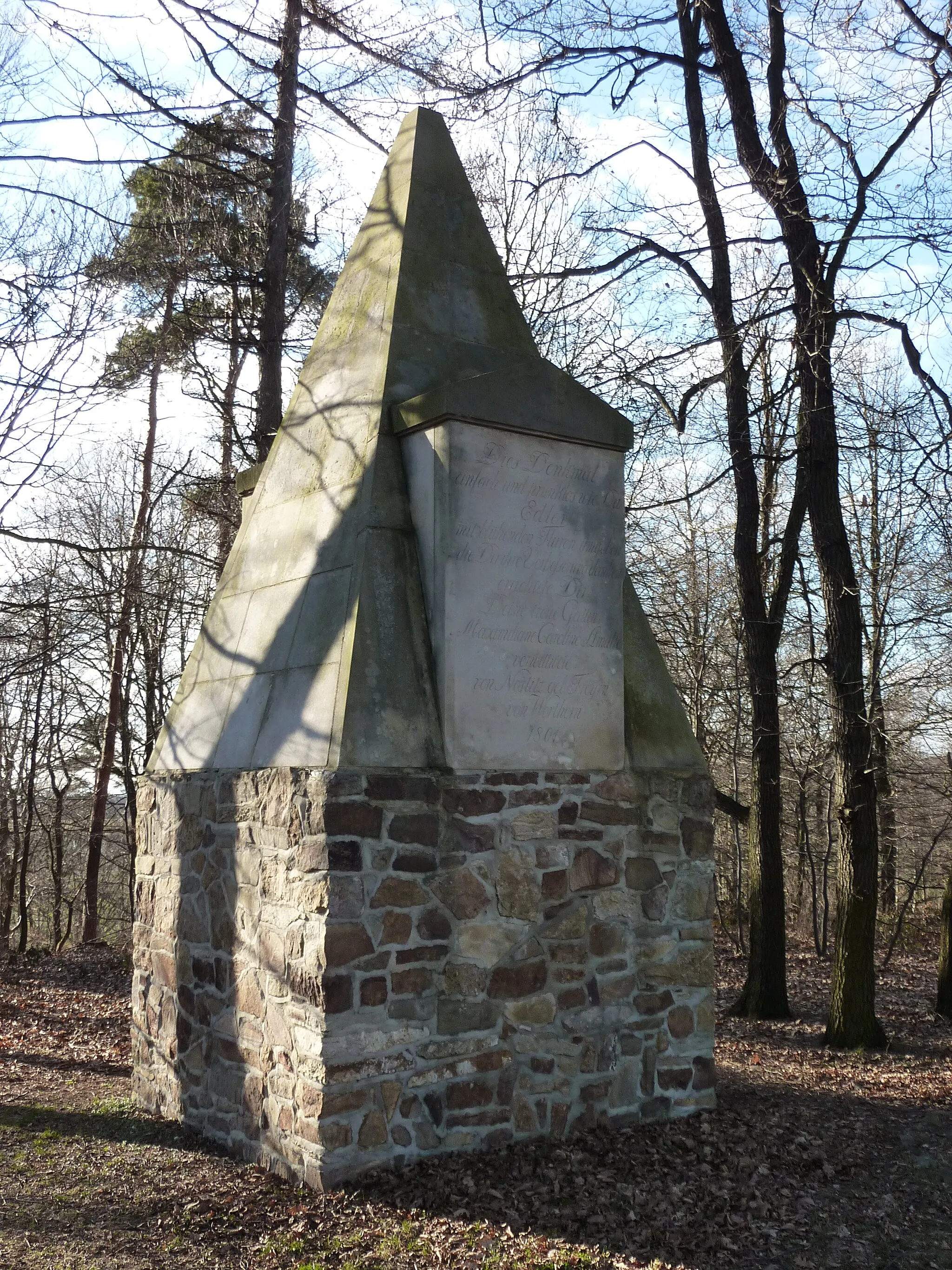 Photo showing: Denkmal für Johann Carl Adolph von Nostitz auf dem Monumentberg in Groß Radisch