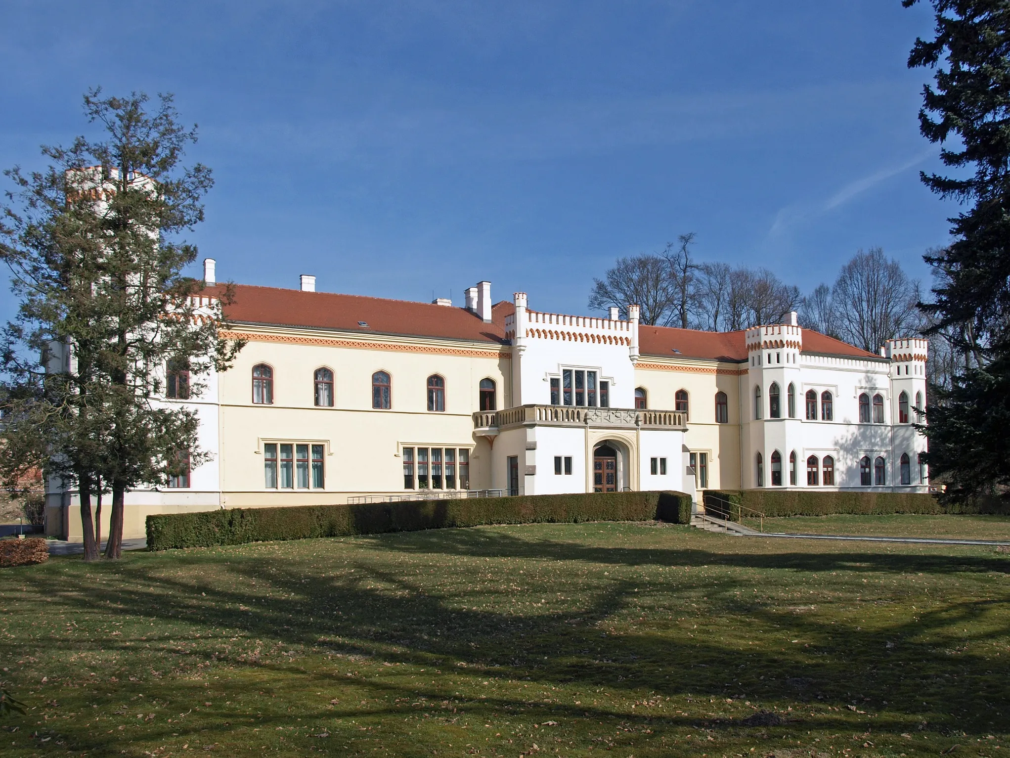 Photo showing: Schloss Mengelsdorf