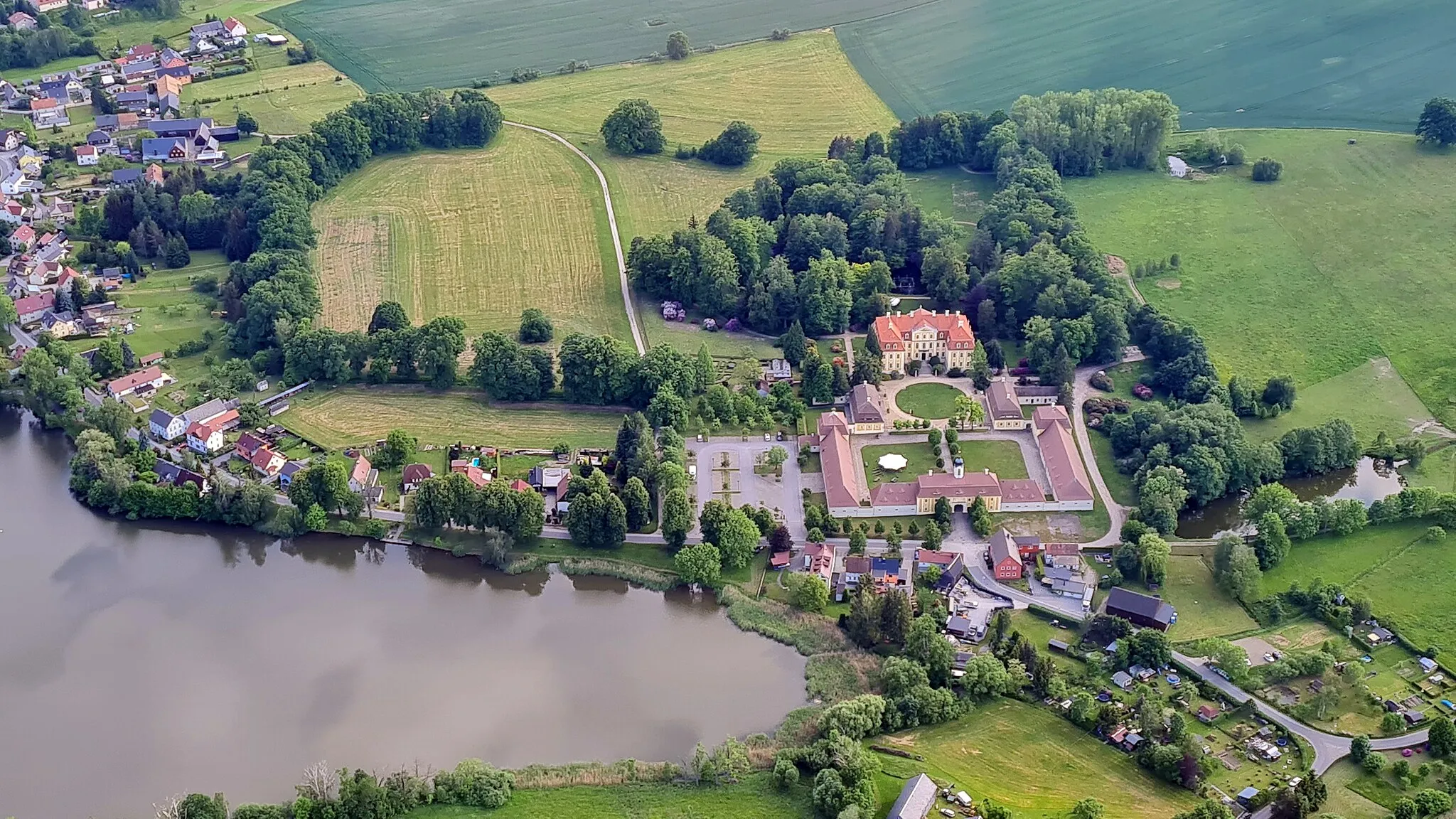 Photo showing: Luftbild von Barockschloss Rammenau