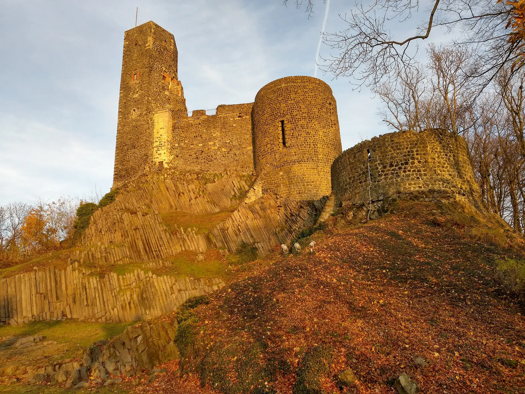 Photo showing: Westansicht der Burg Stolpen (bei Abendsonne)