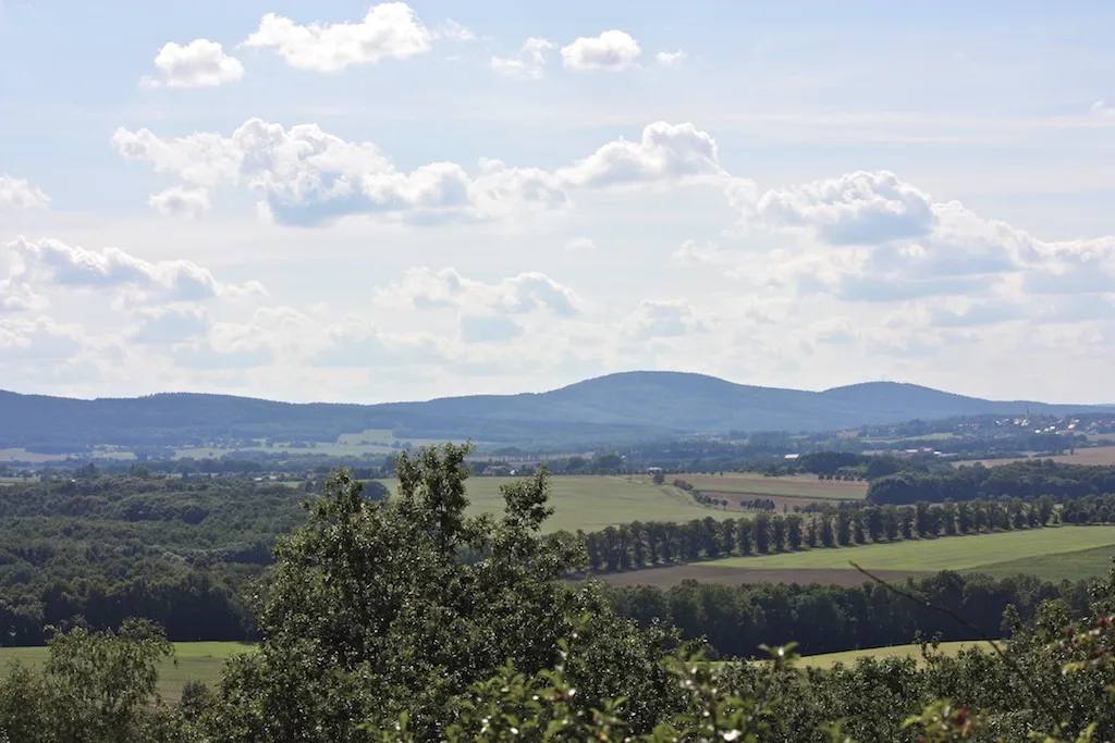 Photo showing: Blick vom Gipfel des Strohmbergs auf die Czornebohkette in Sachsen, Deutschland