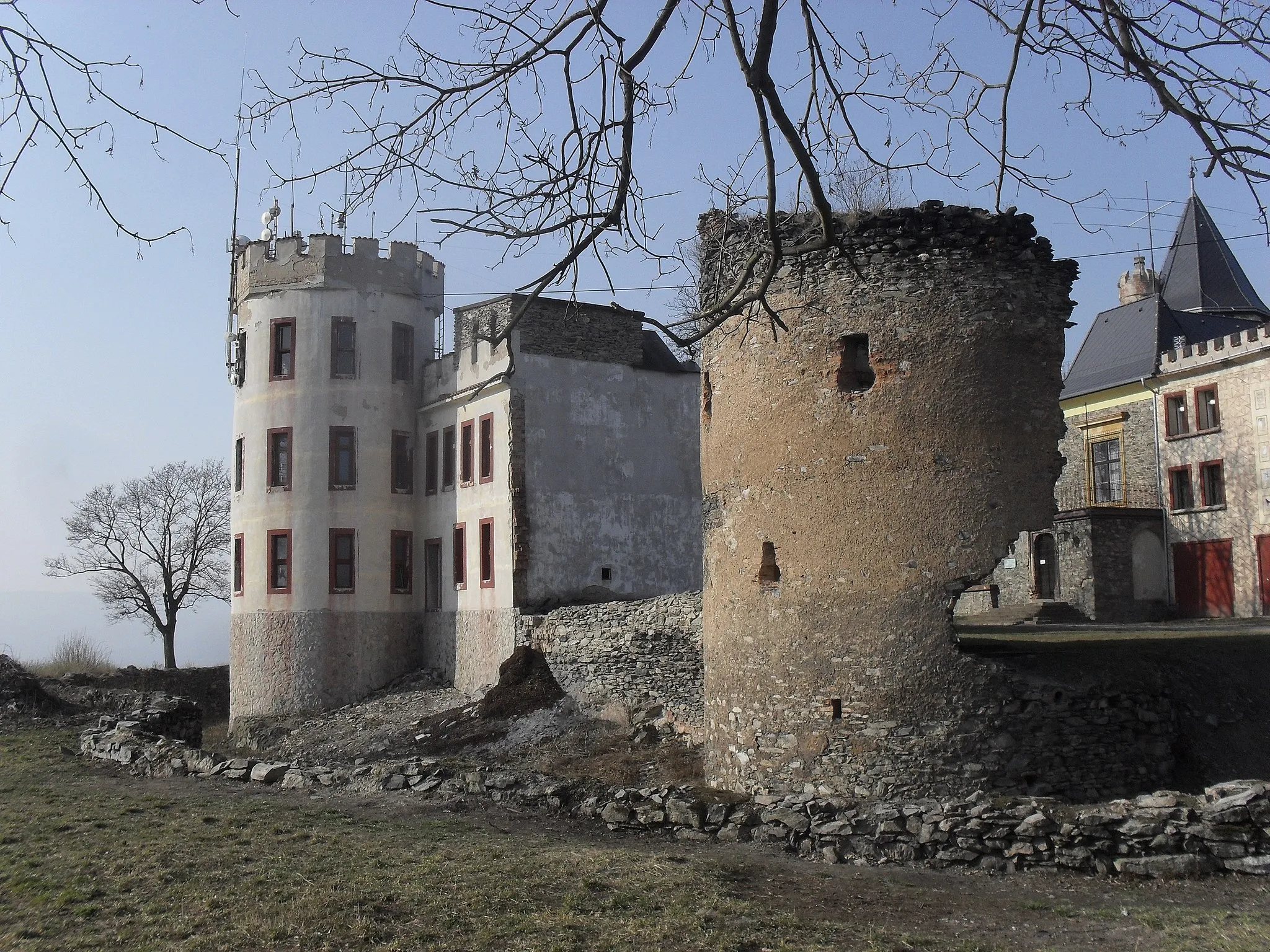 Photo showing: Hrad Doubravská hora, hradní zřícenina, a dominanta města Teplice.