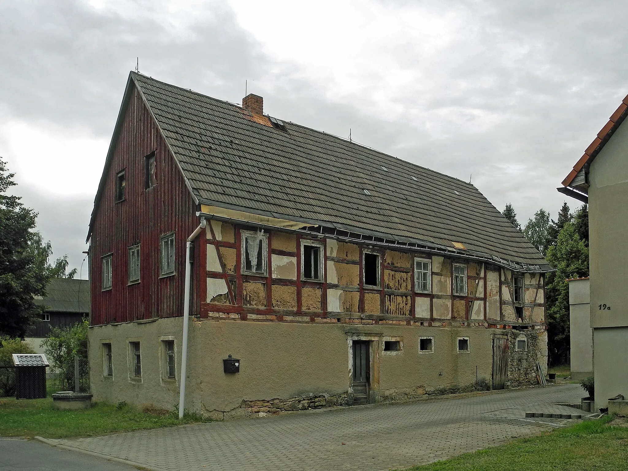 Photo showing: Wohnstallhaus in Haida (OT von Halsbrücke), Haidaer Straße 19 - Gemarkung Oberschaar