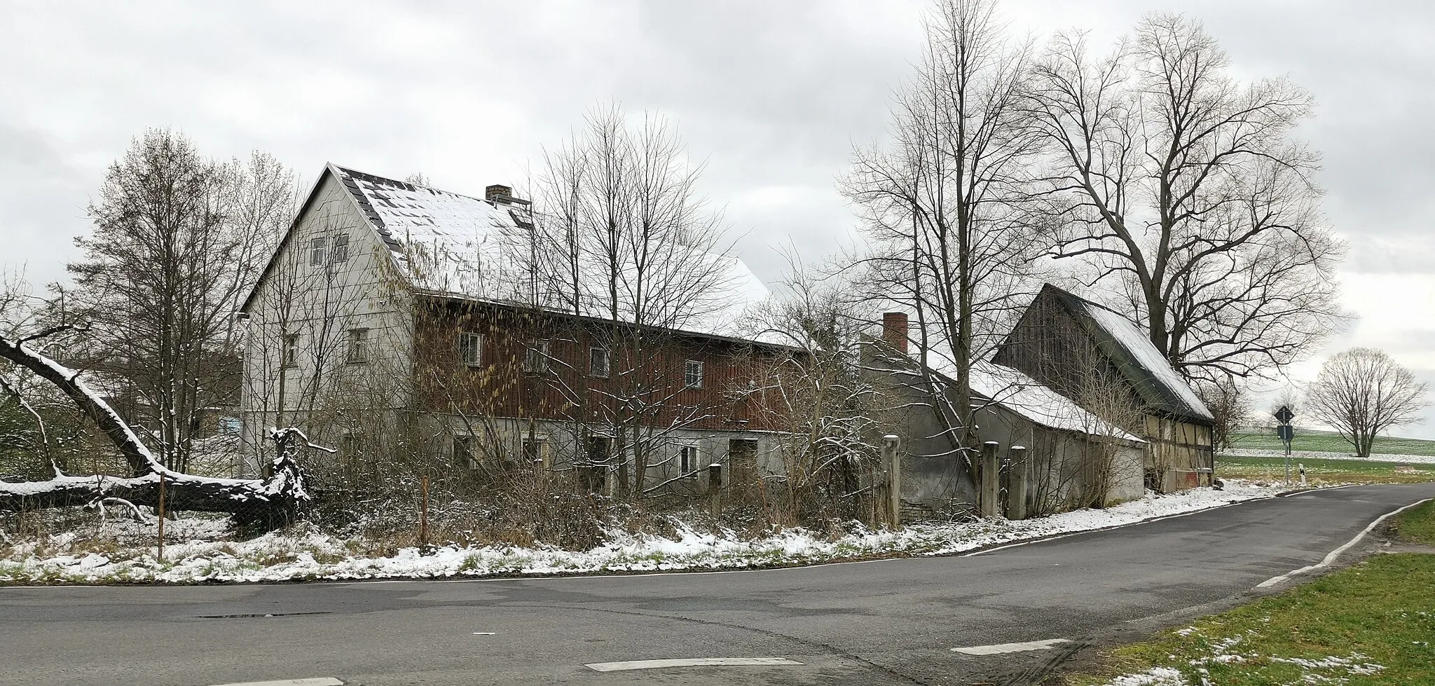 Photo showing: denkmalgeschütztes Bauerngehöft in der Dorfstraße 35 in Weißbach (Neukirch bei Königsbrück)