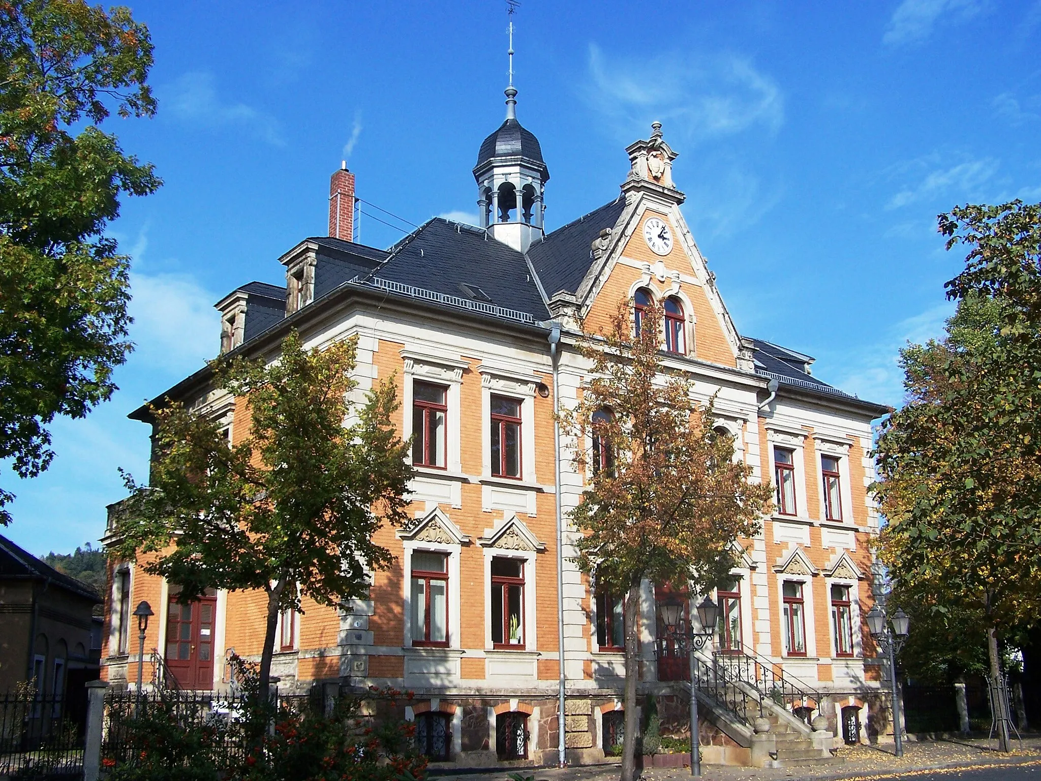 Photo showing: Ehemaliges Rathaus von Niederlößnitz, heute als Standesamt von Radebeul genutzt