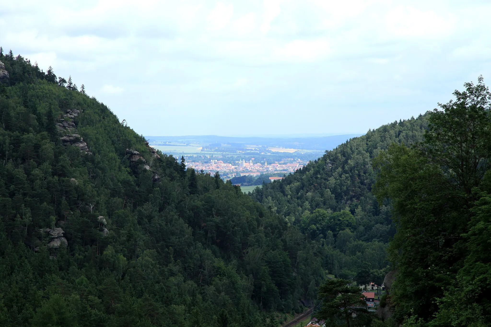 Photo showing: Blick über Oybin nach Zittau vom Berg Oybin in Oybin