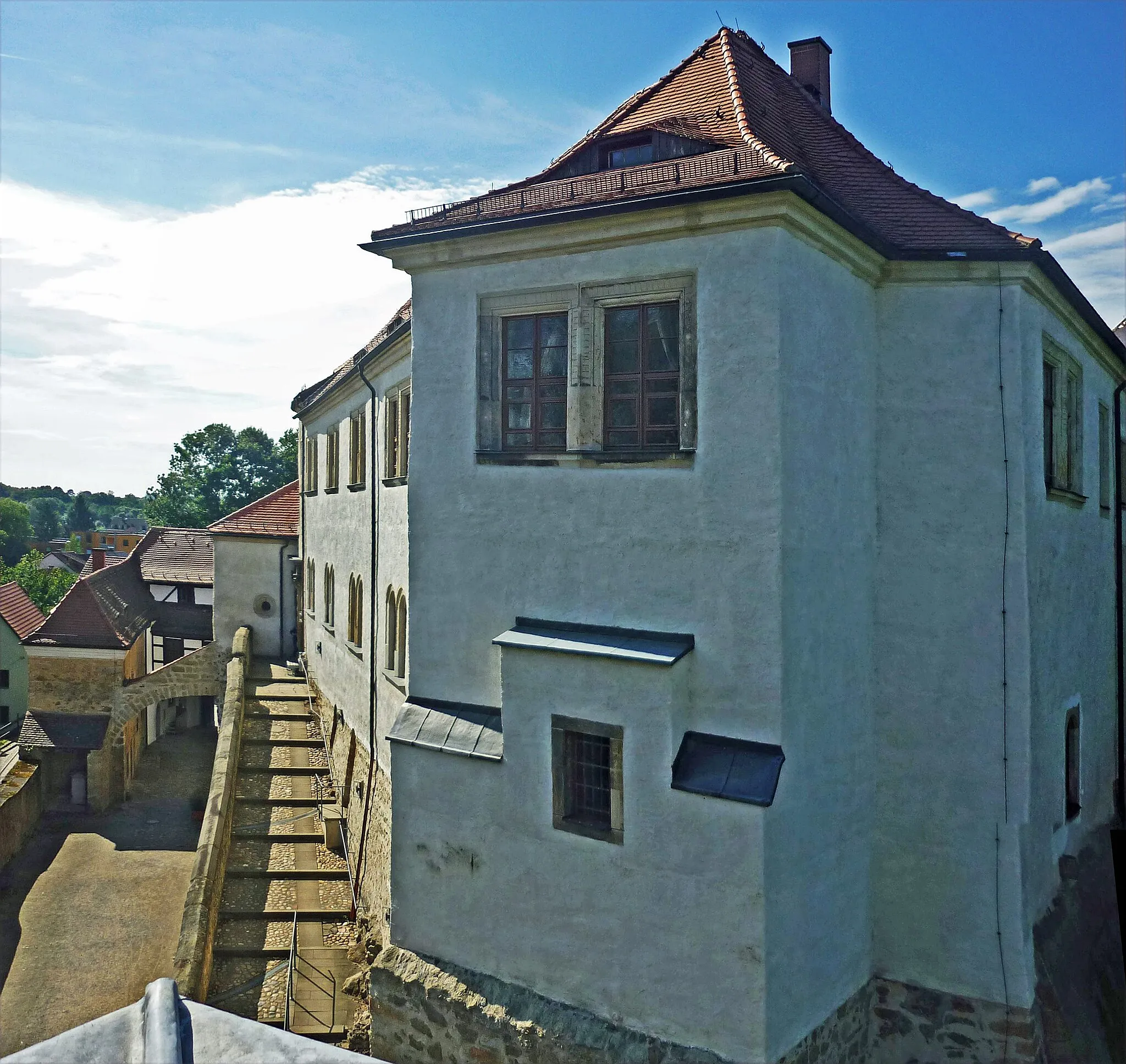 Photo showing: Radeberg: Schloss Klippenstein, Blick vom Eulenturm auf den Schlosshof