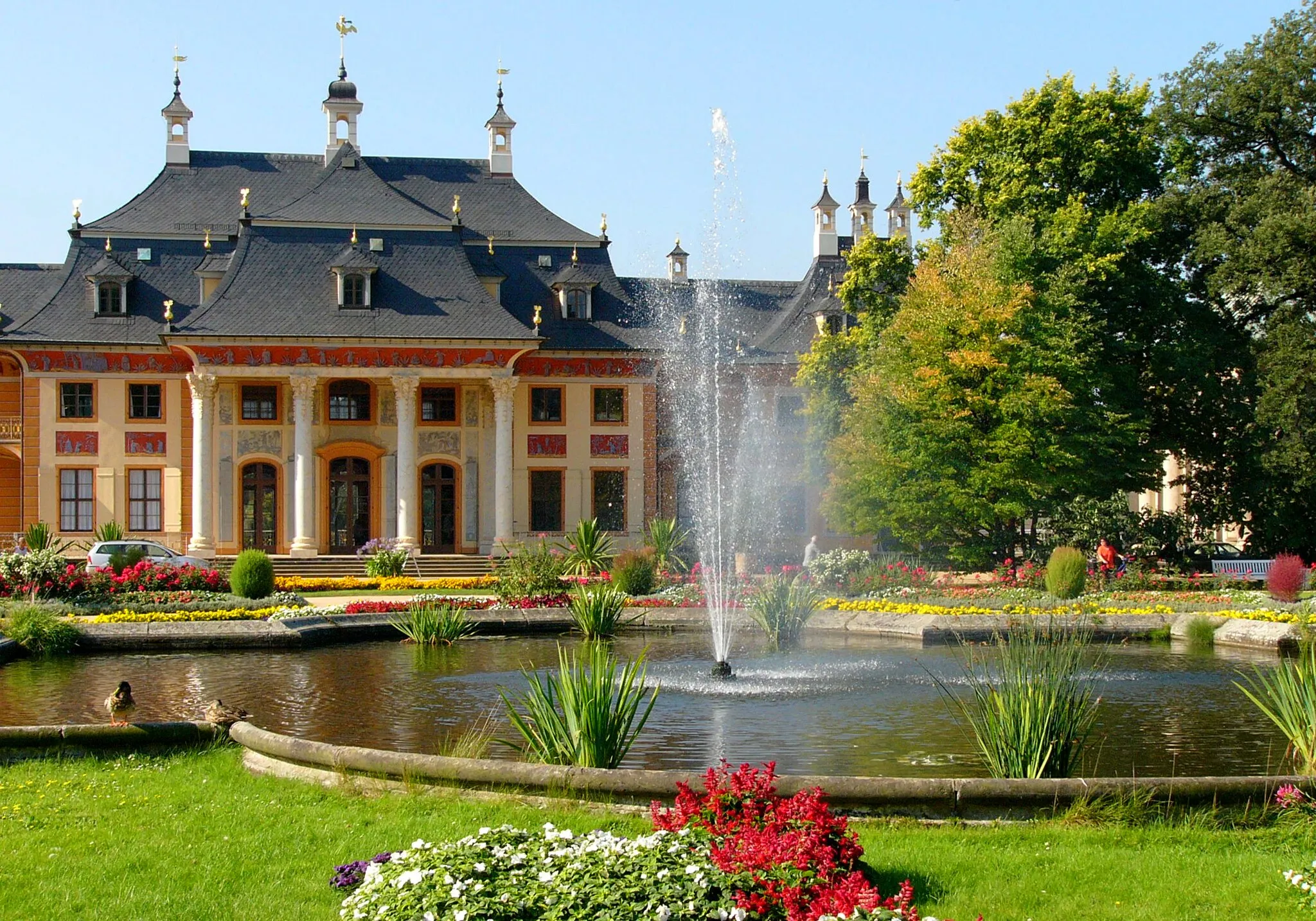 Photo showing: Pillnitz Castle with garden near Dresden, Germany