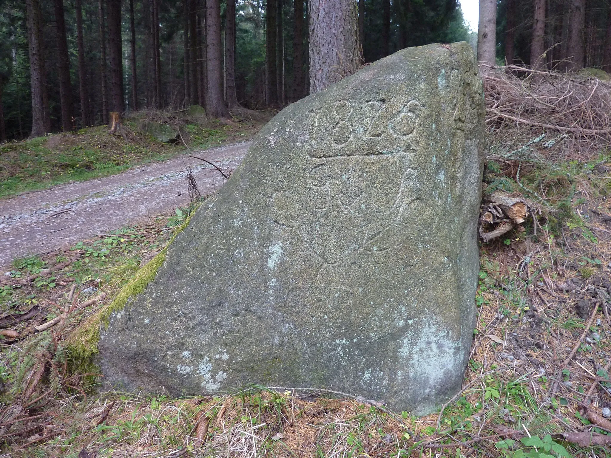 Photo showing: Gedenkstein am Südhang der Kälbersteine