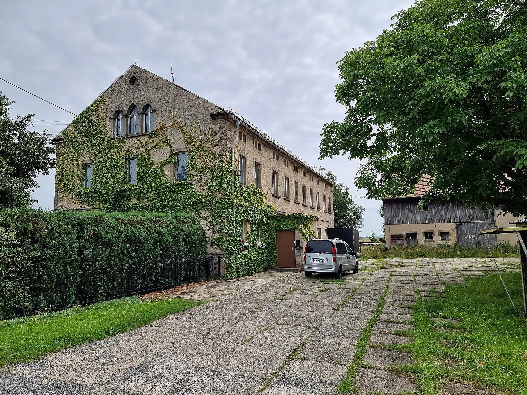 Photo showing: Wohnstallhaus eines Dreiseithofes Goldbacher Straße 51