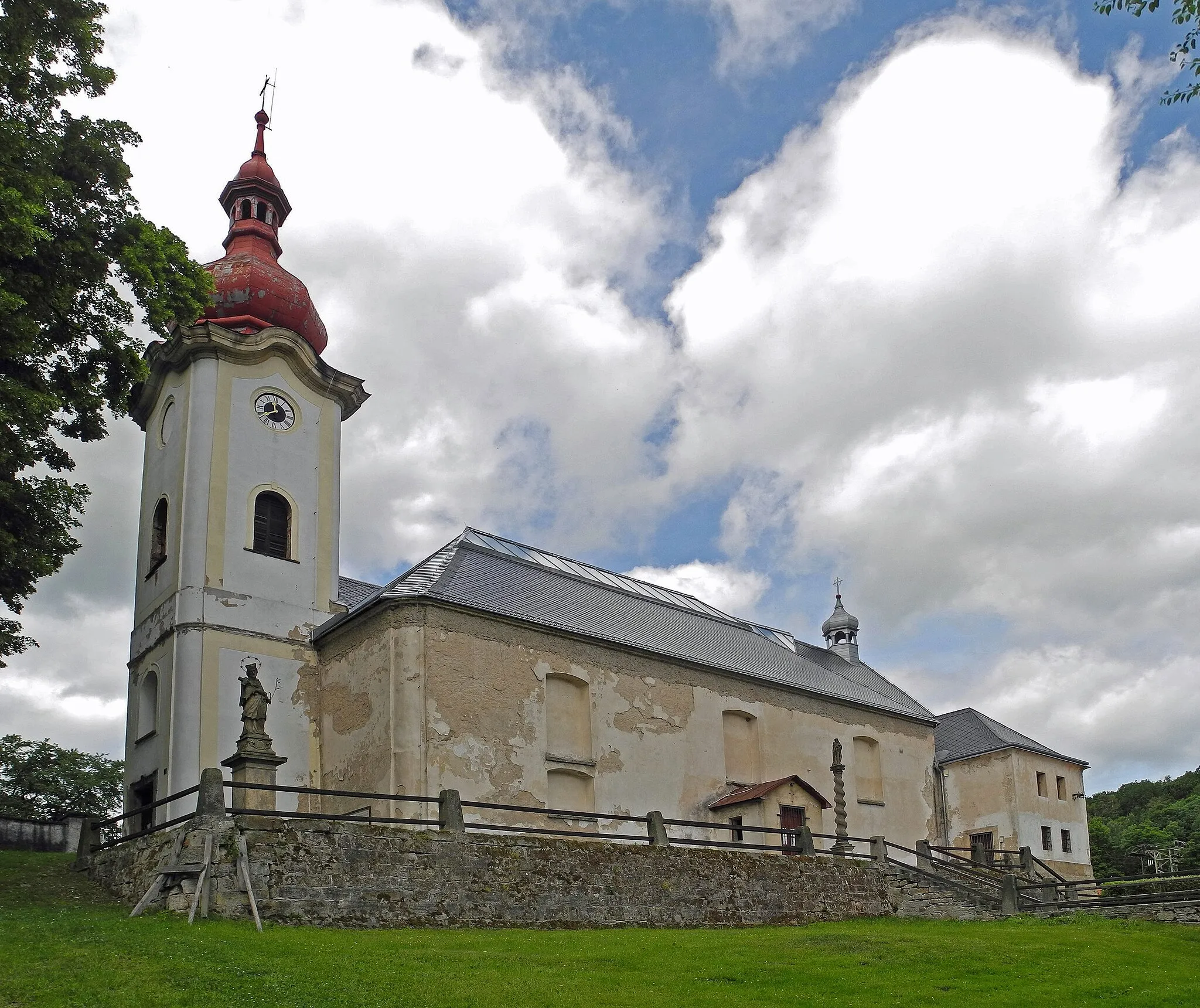 Photo showing: Ehem. Nikolauskirche in Peterswald (Petrovice)