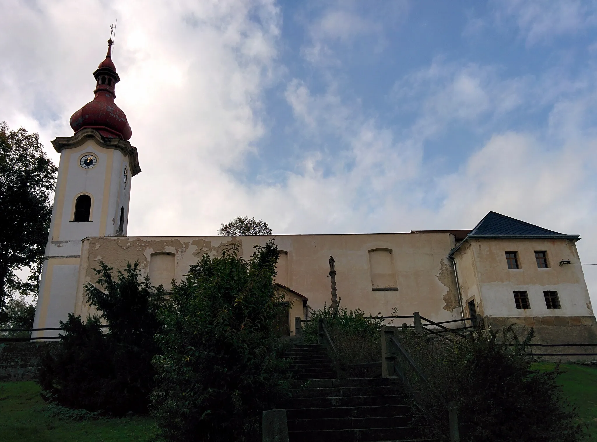 Photo showing: Ruine der Kirche St. Nikolaus in Peterswald (Petrovice), Tschechien.