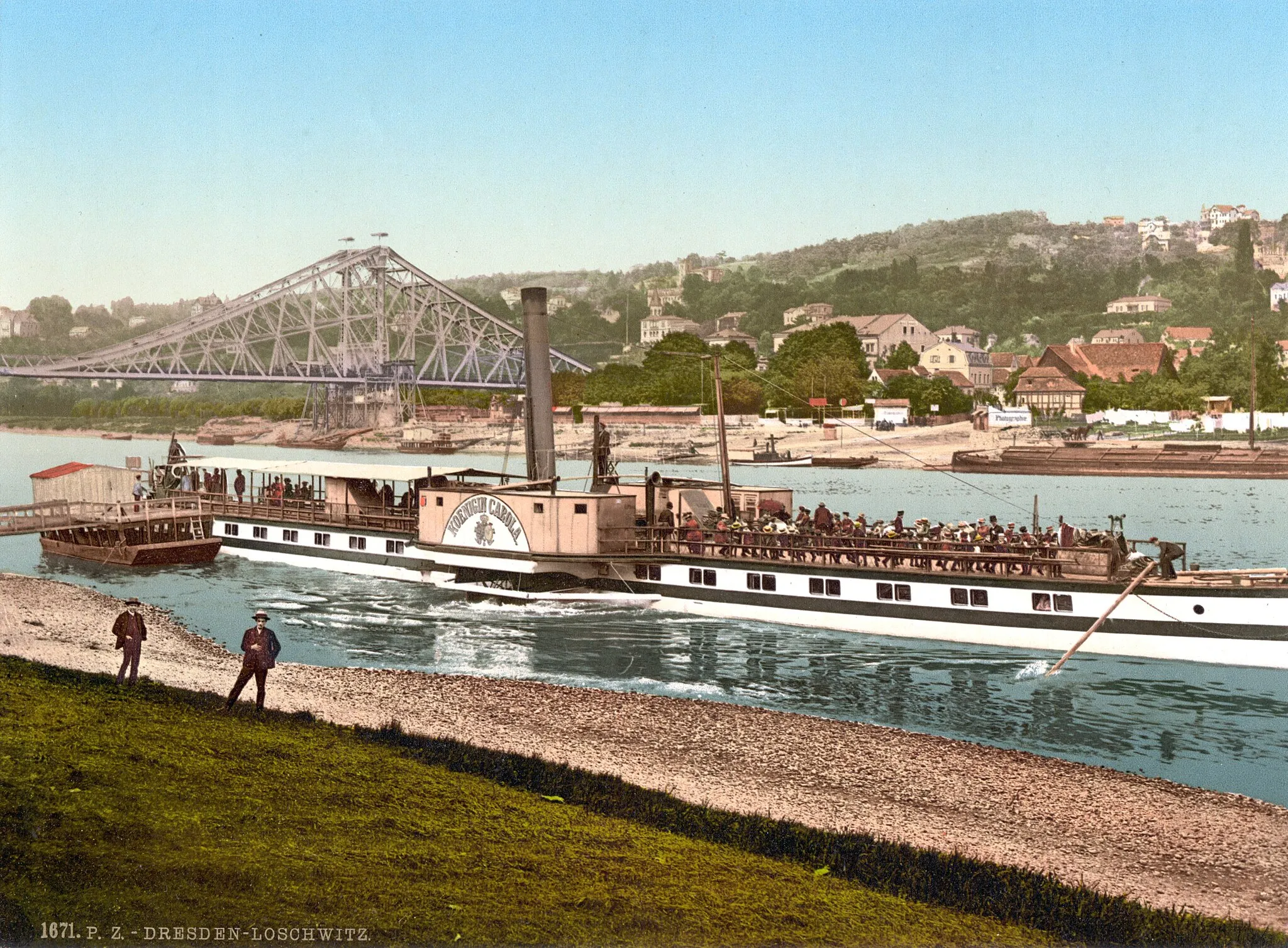 Photo showing: Loschwitz near Dresden (Saxony, Germany) – Loschwitz bridge (Blue Wonder) with paddle steamer "Queen Carola" (today "PD Pillnitz")