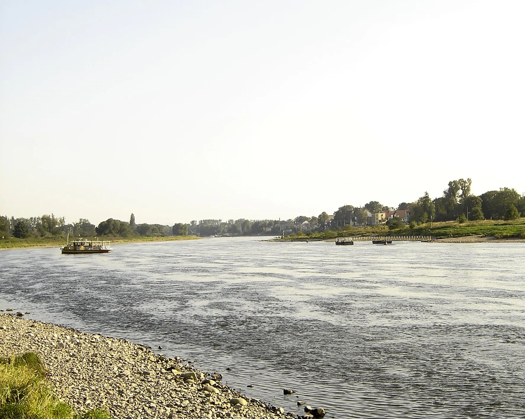 Photo showing: Elbe ferry connection between Laubegast and Niederpoyritz in Dresden