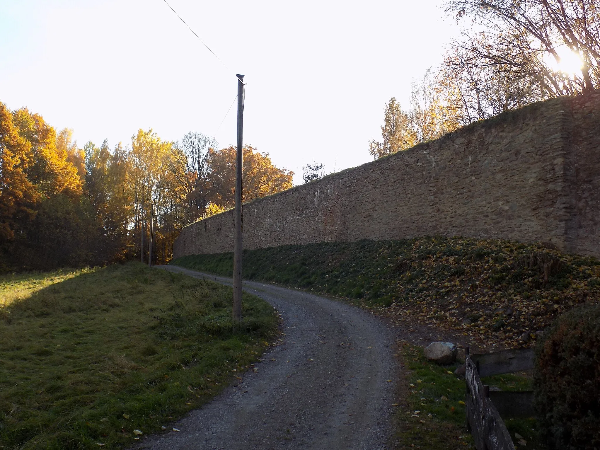 Photo showing: Wall around the former in Cistercian monastery Altzella (Nossen, Meissen district, Saxony)