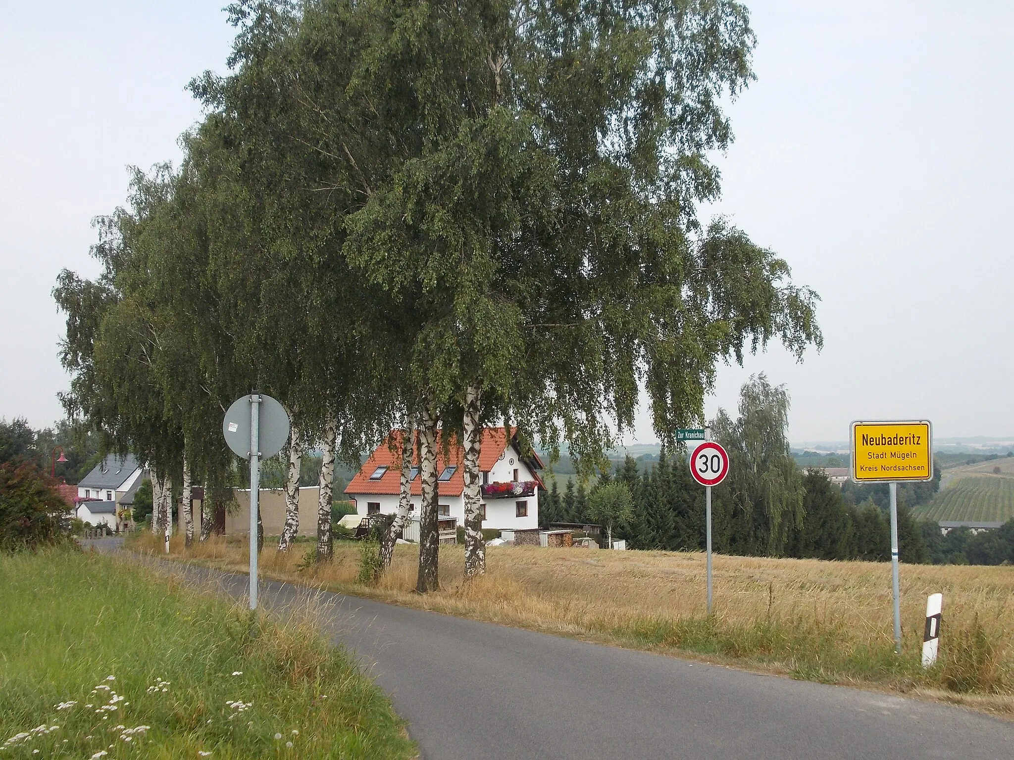 Photo showing: Entrance to the village of Neubaderitz (Mügeln, Nordsachsen district, Saxony)
