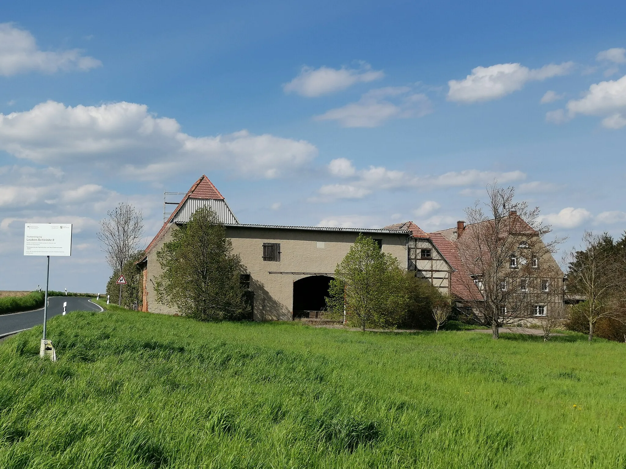Photo showing: Denkmalgeschütztes Bauerngehöft in Praterschütz 1