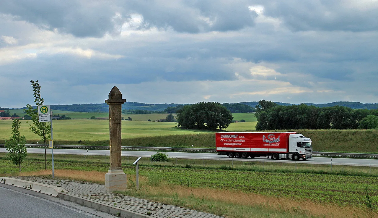 Photo showing: Nentmannsdorf: electoral saxonian postmile-stone from 1729 on the old post-route from Dresden to Prague.