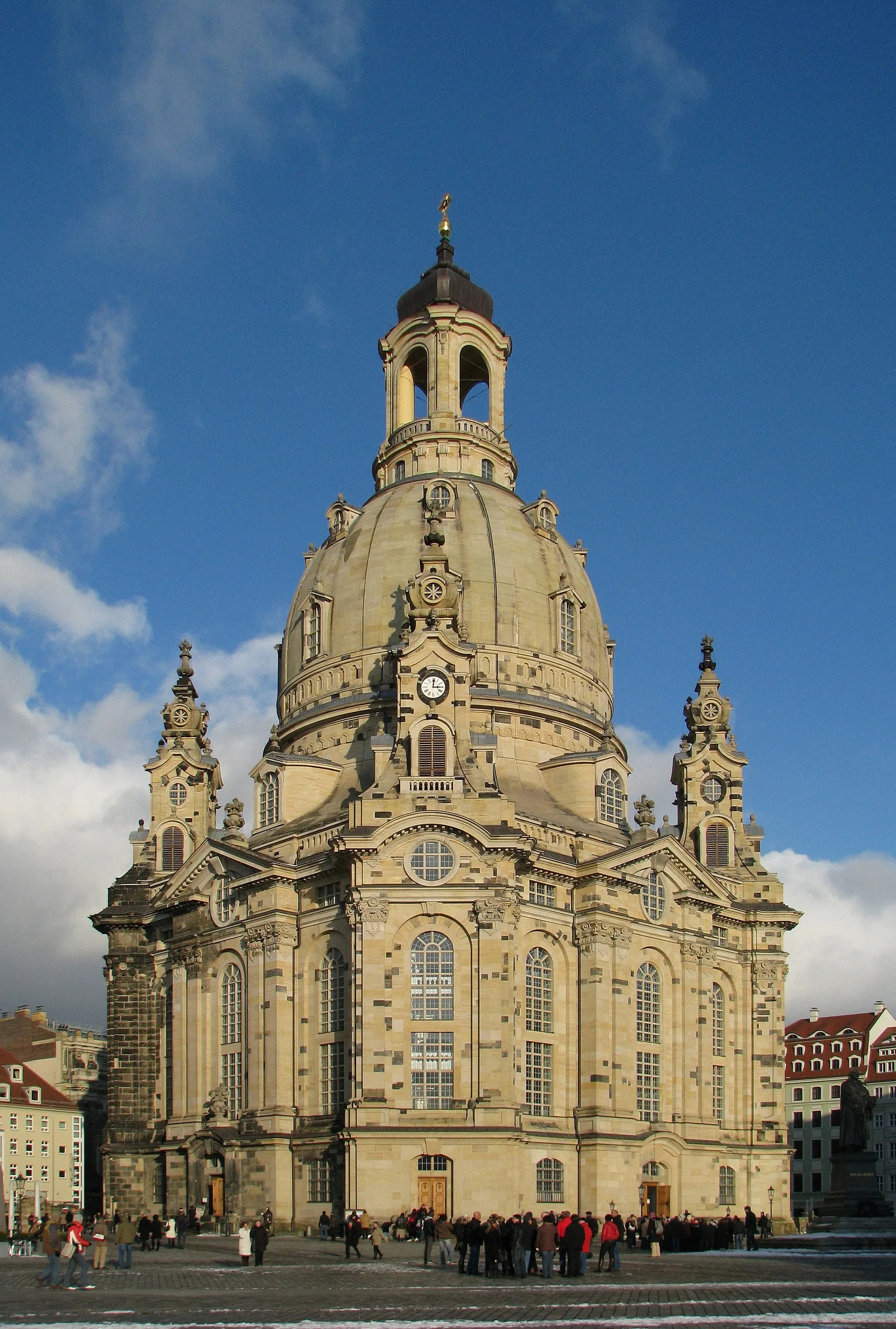 Photo showing: Dresden, Germany, rebuilt Frauenkirche in winter with blue sky