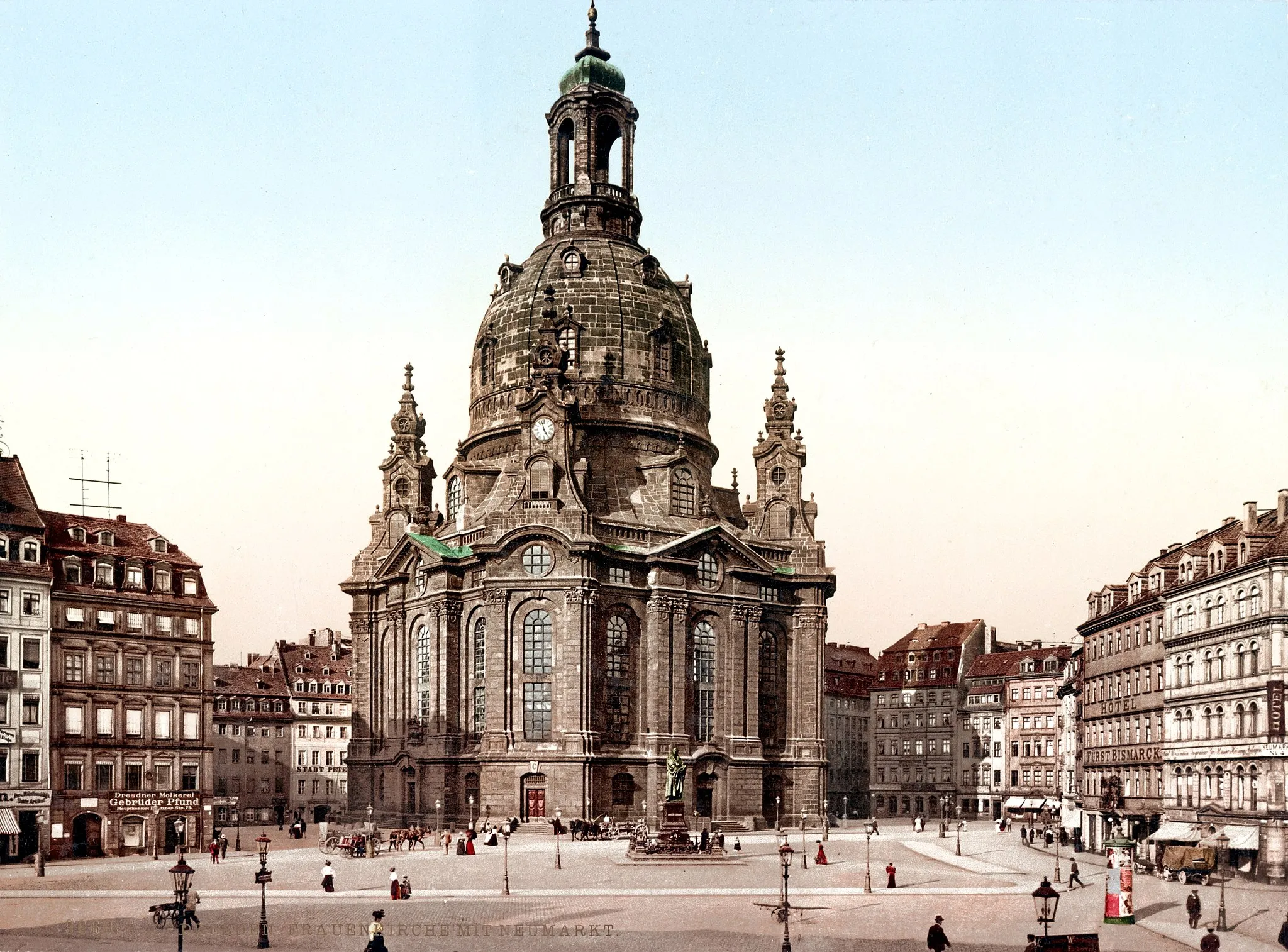 Photo showing: Title: Dresden. Frauenkirche mit Neumarkt
Physical description: 1 print :